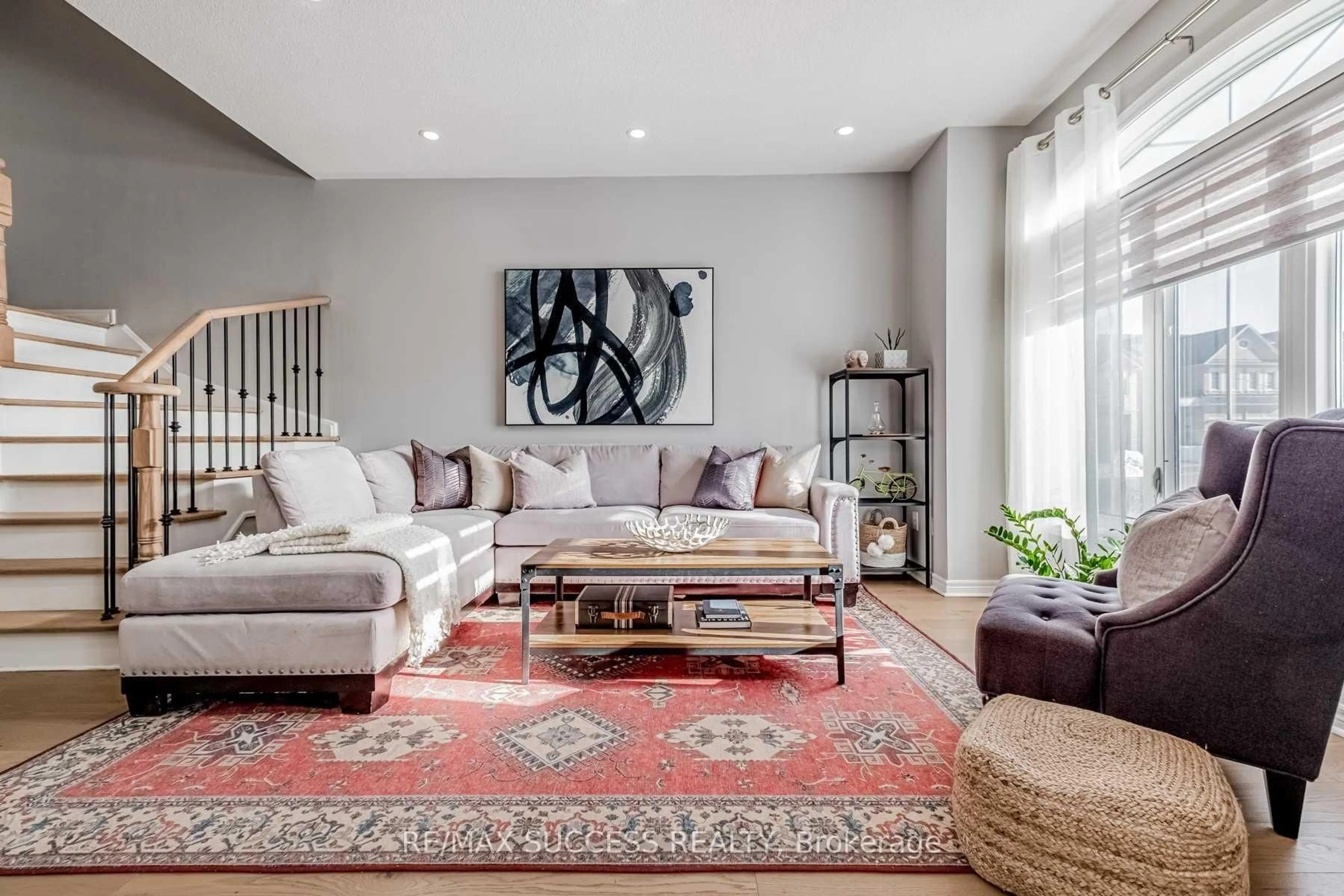 Living room with furniture, unknown for 5399 Festival Dr, Mississauga Ontario L5M 0G7