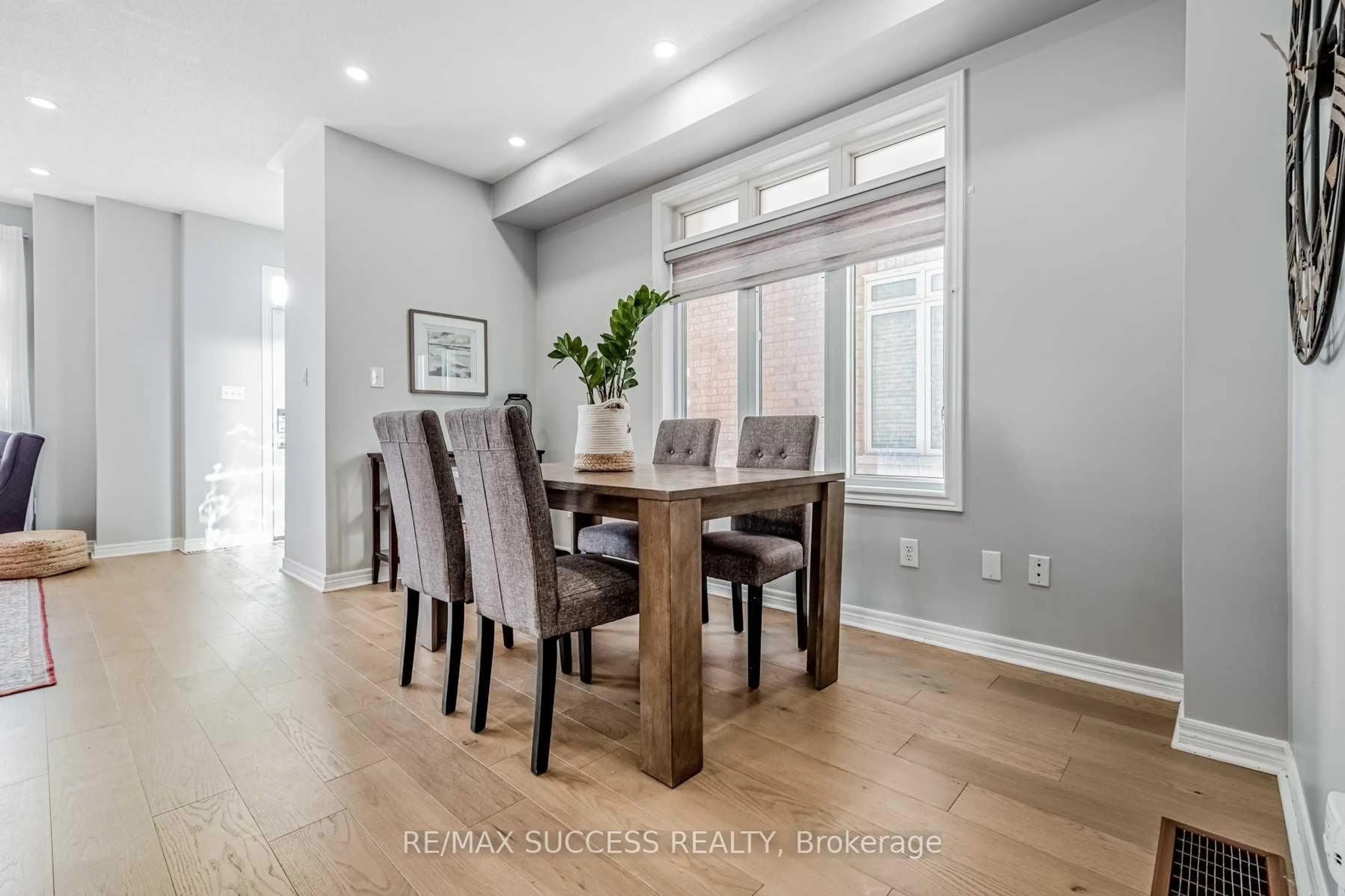 Dining room, wood/laminate floor for 5399 Festival Dr, Mississauga Ontario L5M 0G7