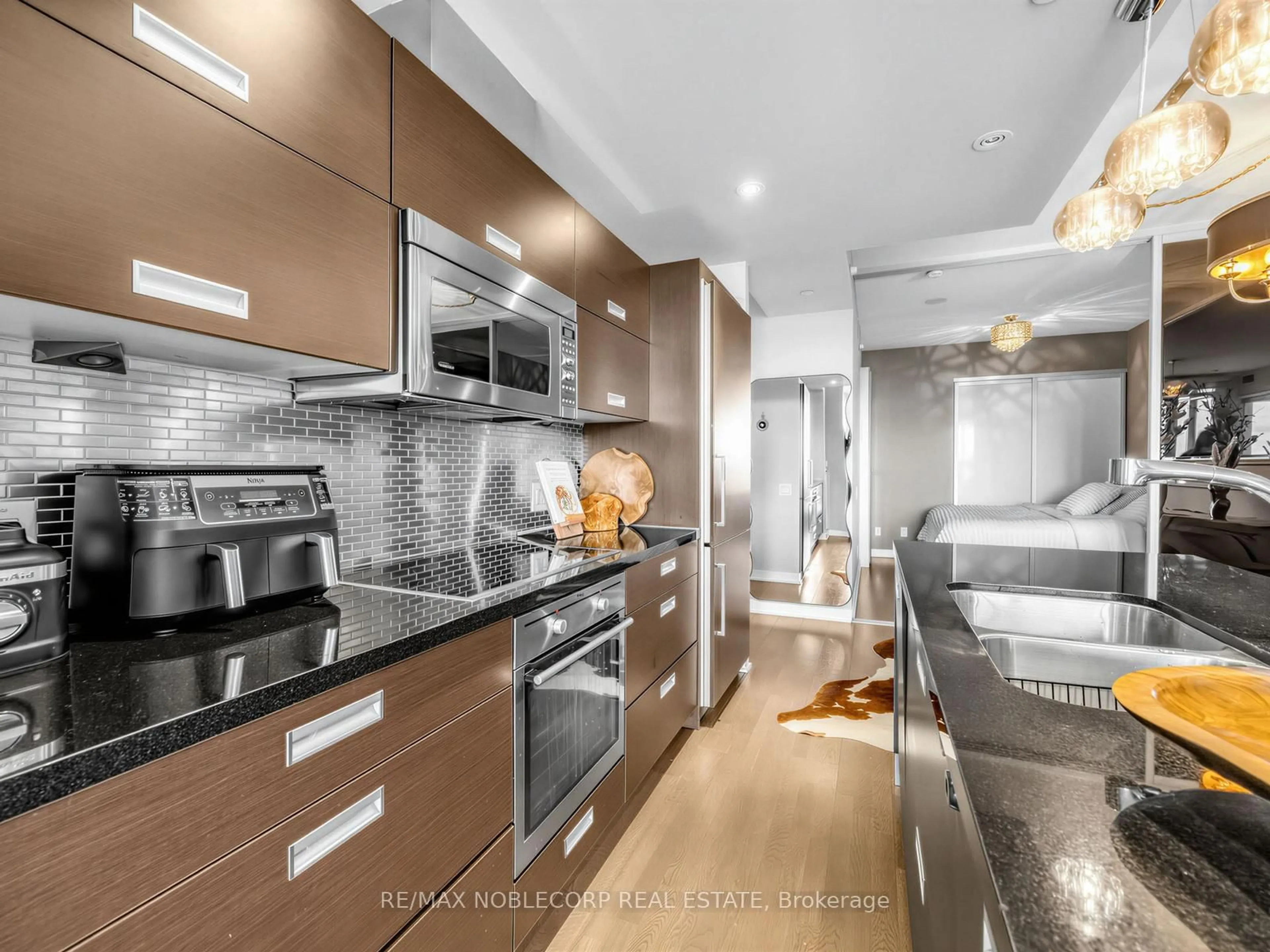 Unknown for 88 Park Lawn Rd #2212, Toronto Ontario M8Y 0B5