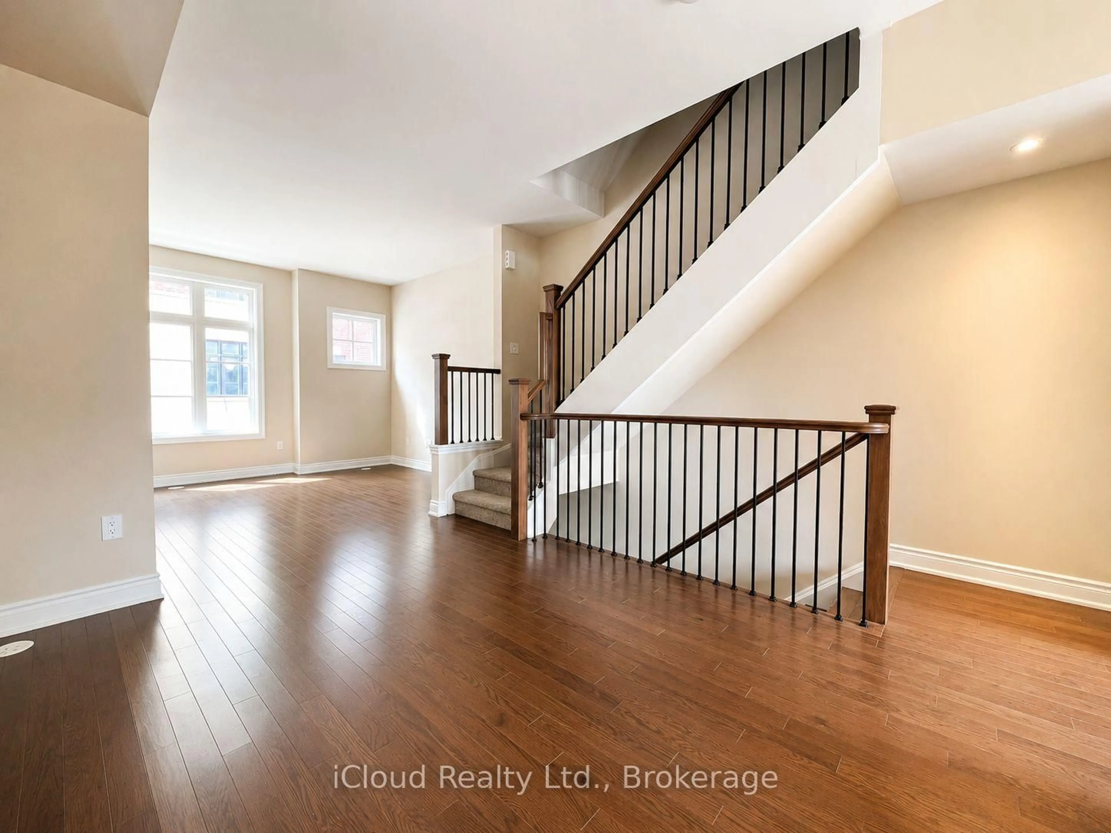 Indoor entryway for 26 Lunar Cres #36, Mississauga Ontario L5M 2R5