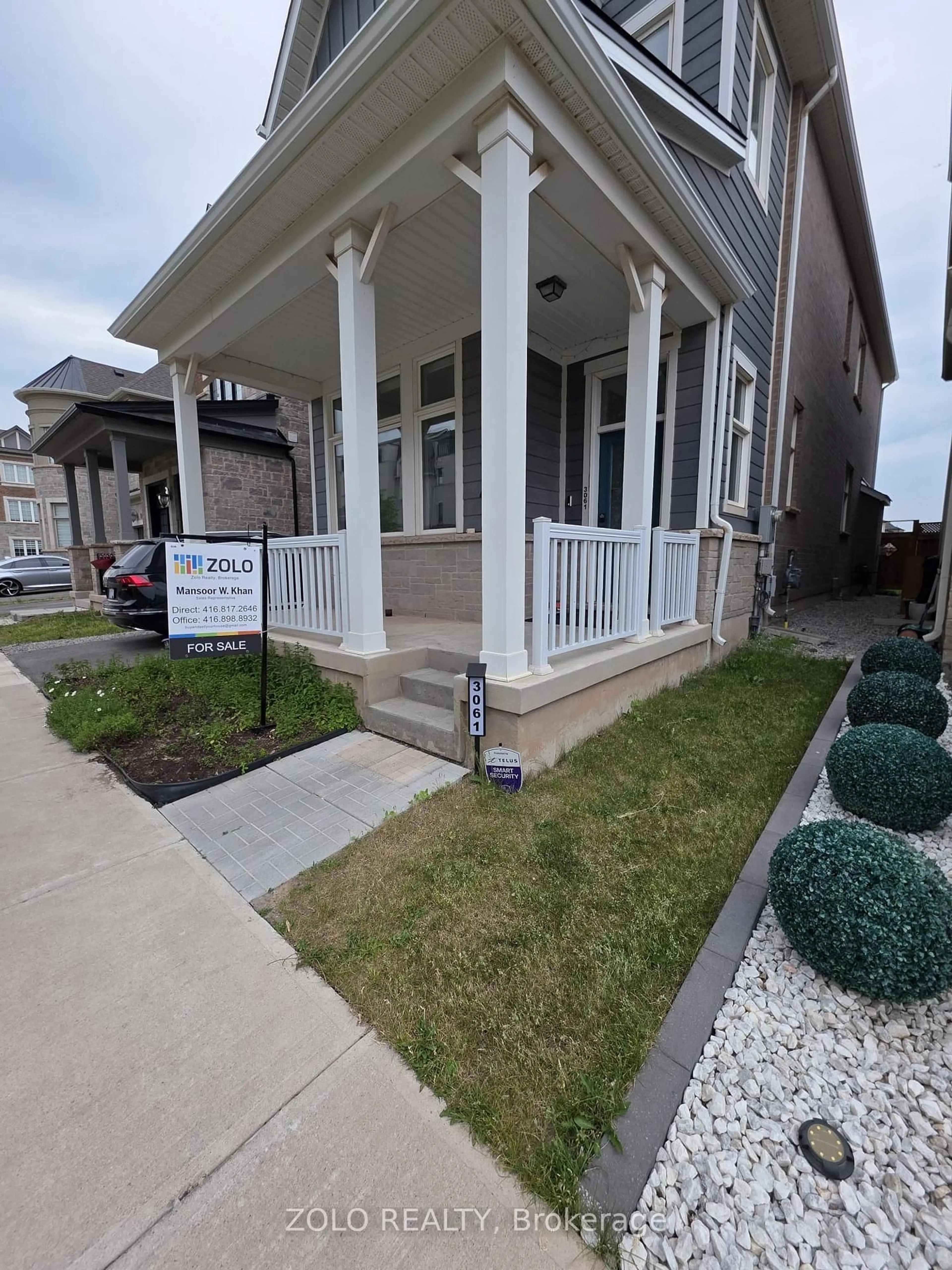 Home with vinyl exterior material, street for 3061 William Cutmore Blvd, Oakville Ontario L6H 3S2