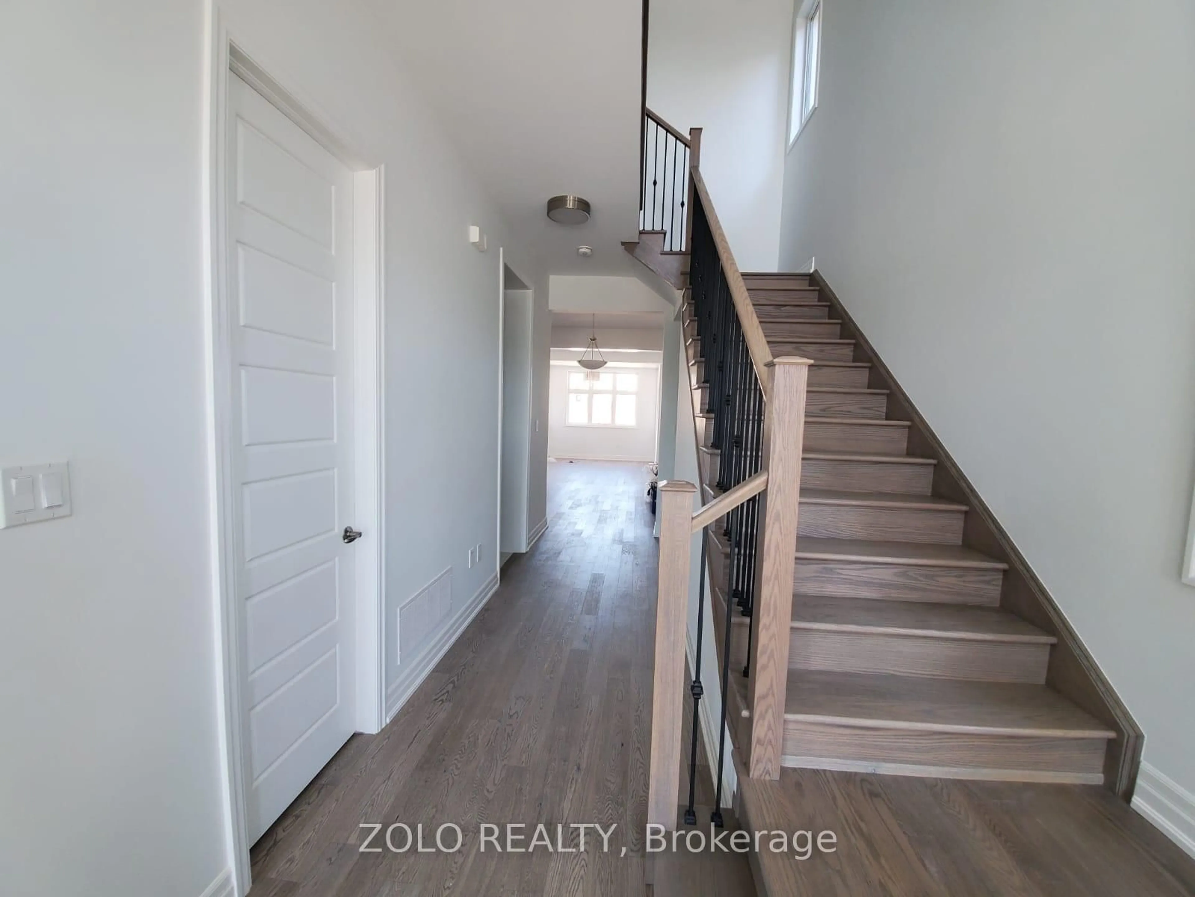 Indoor entryway for 3061 William Cutmore Blvd, Oakville Ontario L6H 3S2