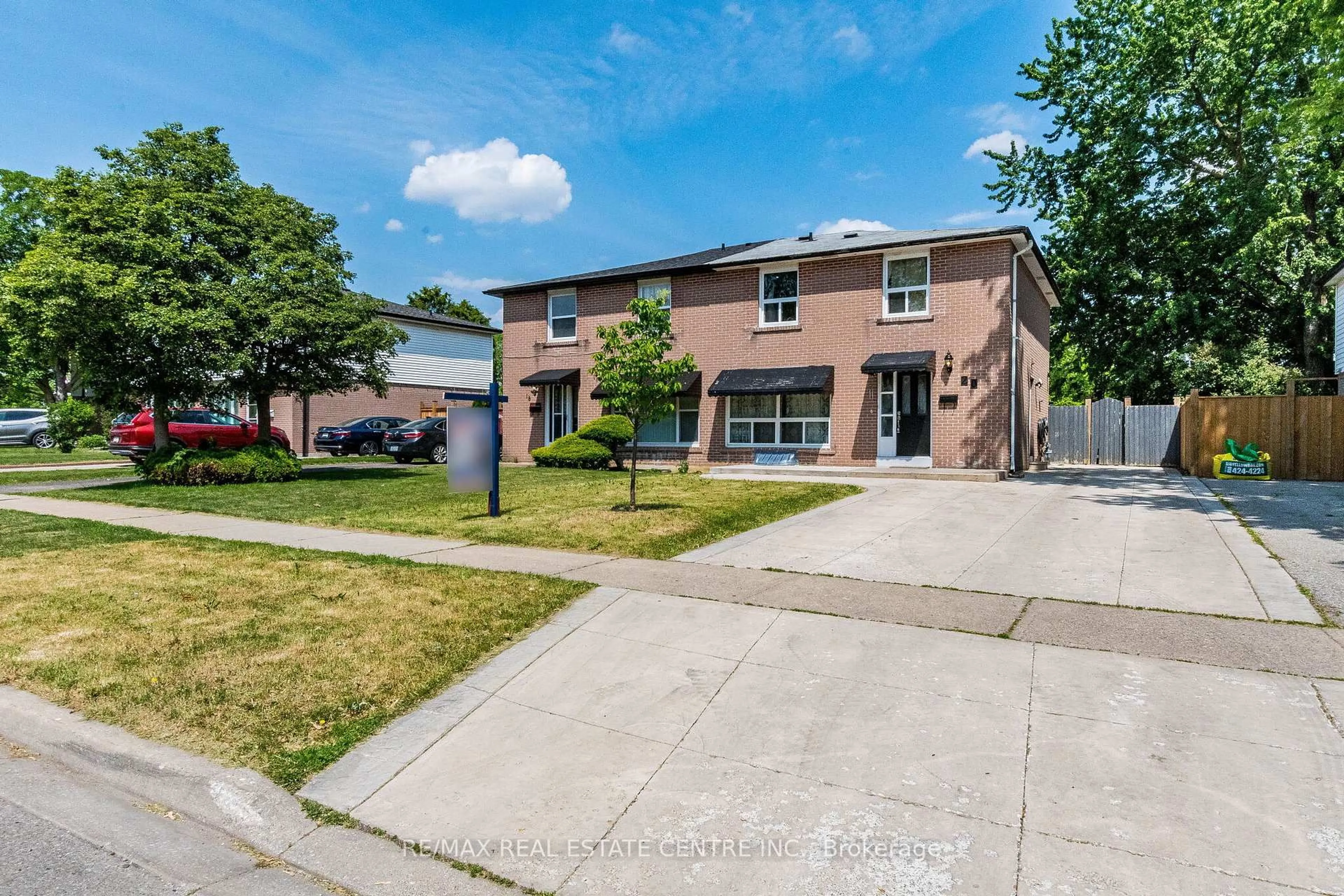 Home with brick exterior material, street for 20 Earnscliffe Circ, Brampton Ontario L6T 2B2