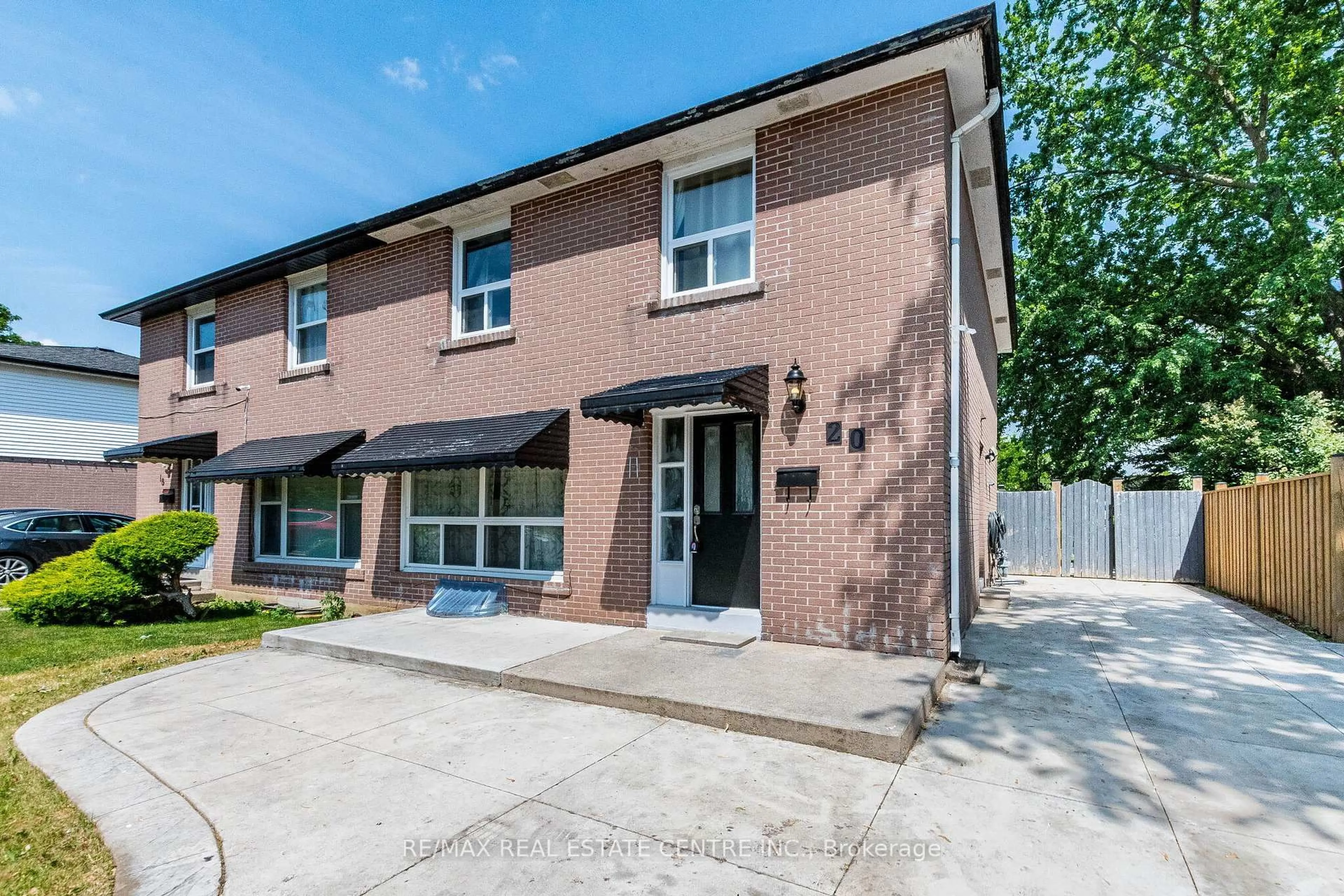 Home with brick exterior material, street for 20 Earnscliffe Circ, Brampton Ontario L6T 2B2