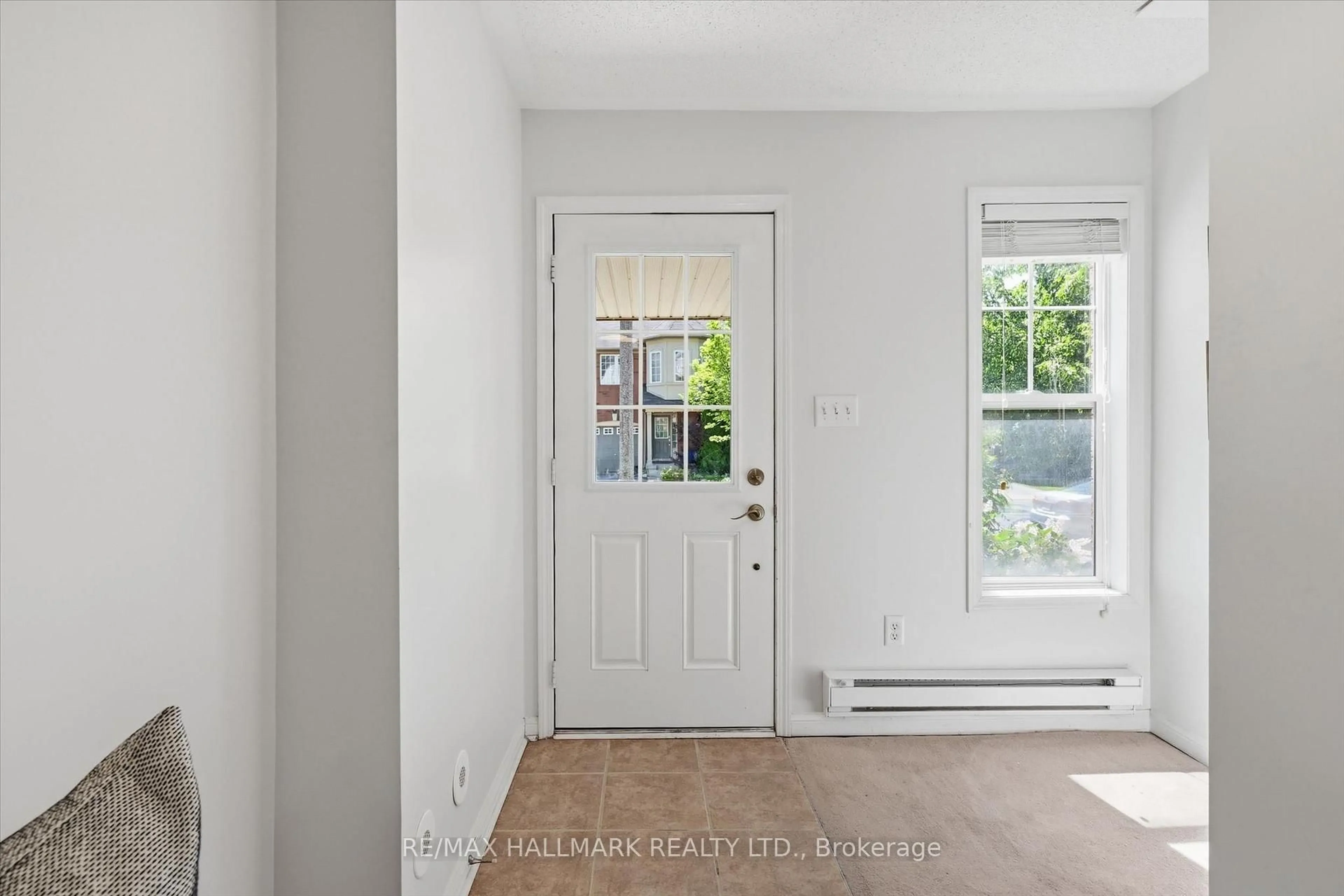 Indoor entryway for 3191 Stornoway Circ, Oakville Ontario L6M 5H7