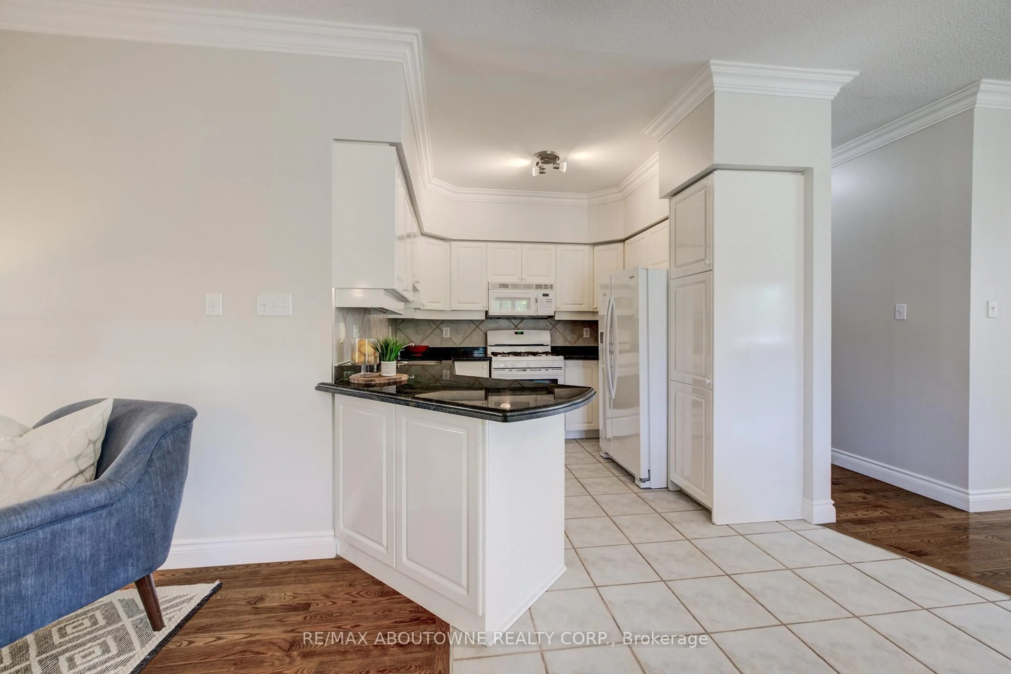 Unknown for 2163 LANGTRY Dr, Oakville Ontario L6M 3J7