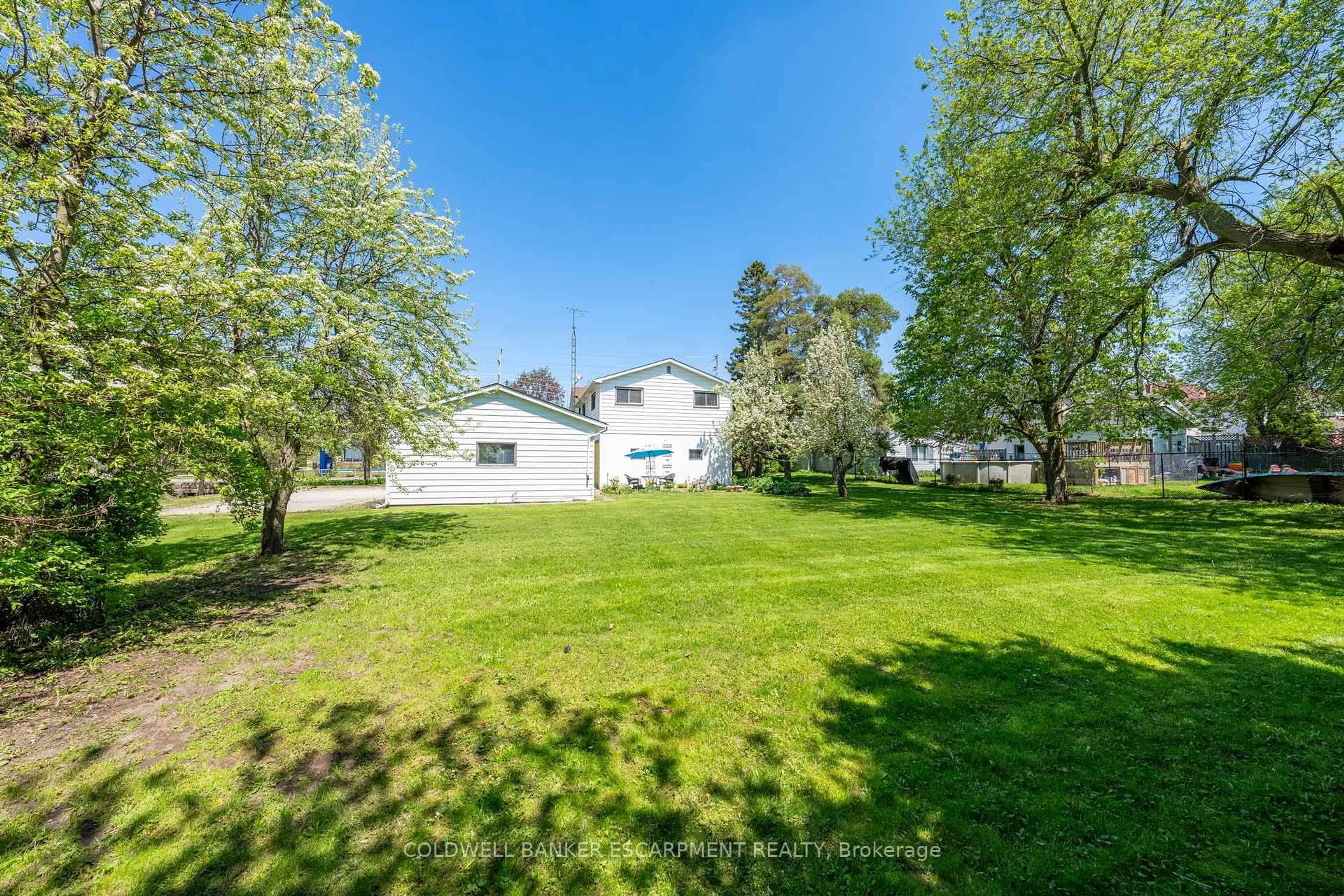 A pic from outside/outdoor area/front of a property/back of a property/a pic from drone, water/lake/river/ocean view for 76 Main St, Halton Hills Ontario L7J 1W2