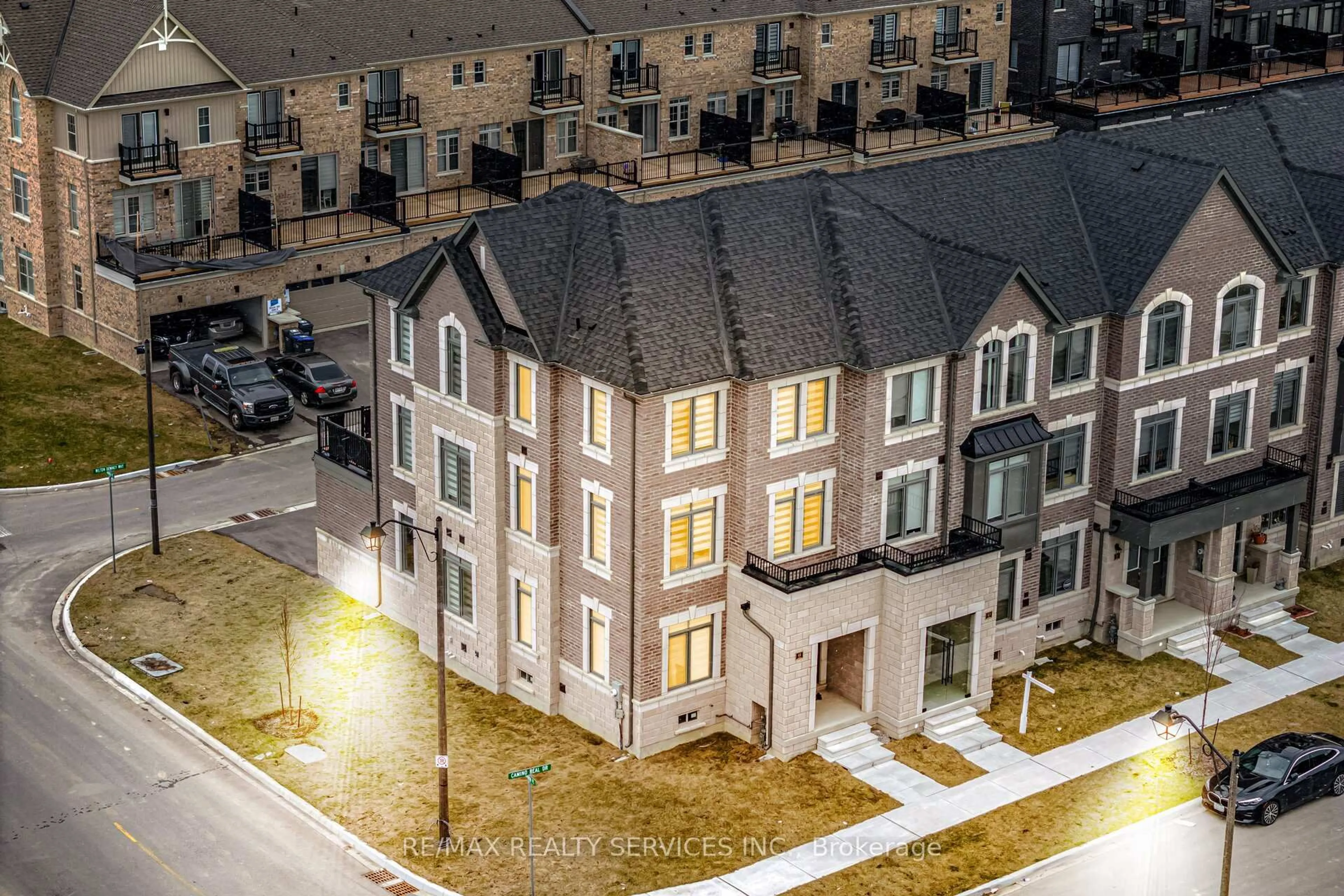 A pic from outside/outdoor area/front of a property/back of a property/a pic from drone, unknown for 41 Camino Real Dr, Caledon Ontario L7C 4L9