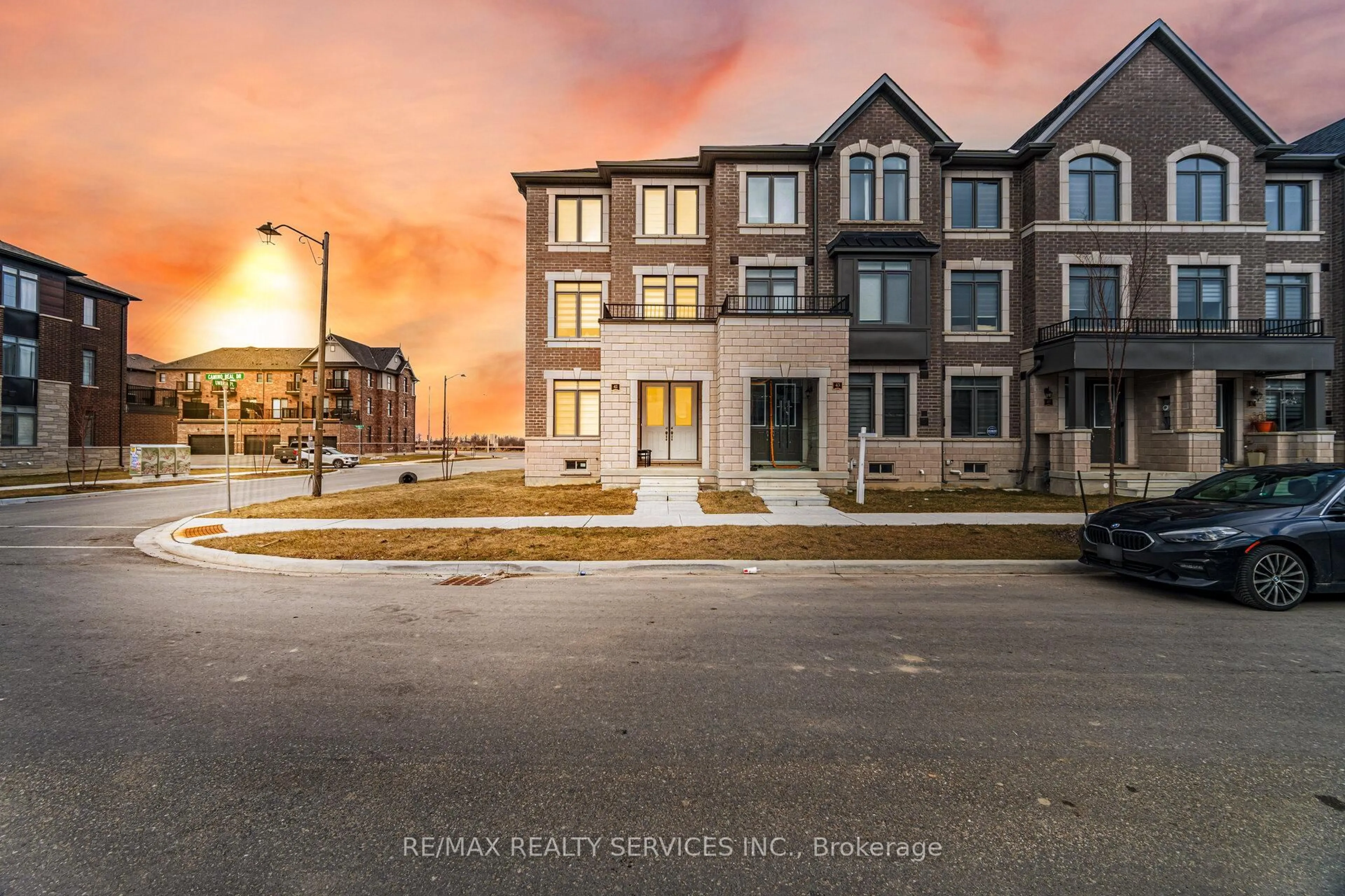 A pic from outside/outdoor area/front of a property/back of a property/a pic from drone, unknown for 41 Camino Real Dr, Caledon Ontario L7C 4L9