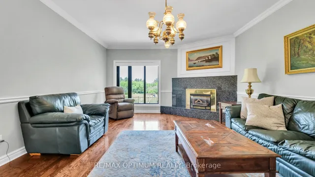 37 Fenton Way, Brampton 5