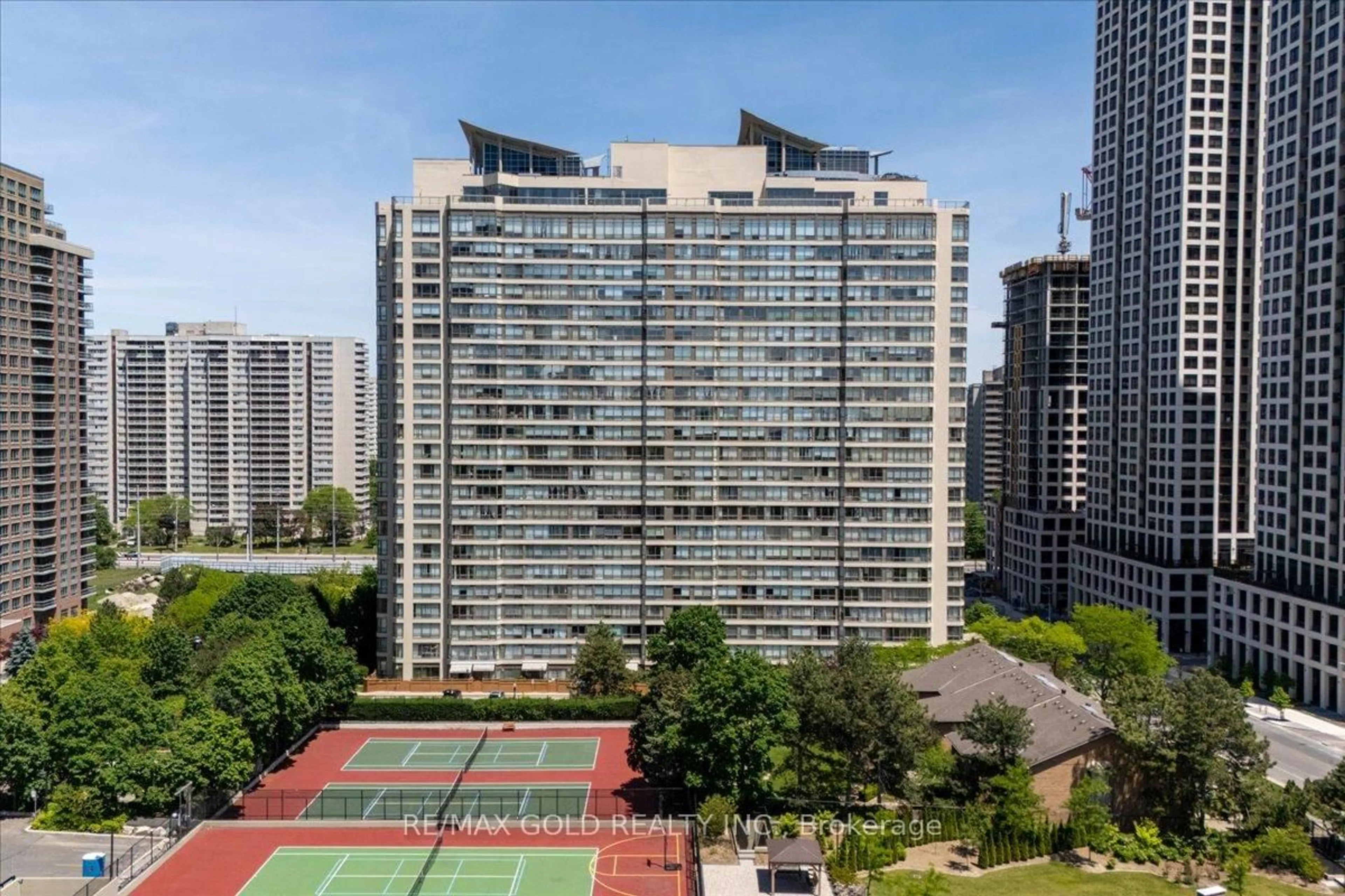 A pic from outside/outdoor area/front of a property/back of a property/a pic from drone, city buildings view from balcony for 55 Elm Dr #805, Mississauga Ontario L5B 3Z3