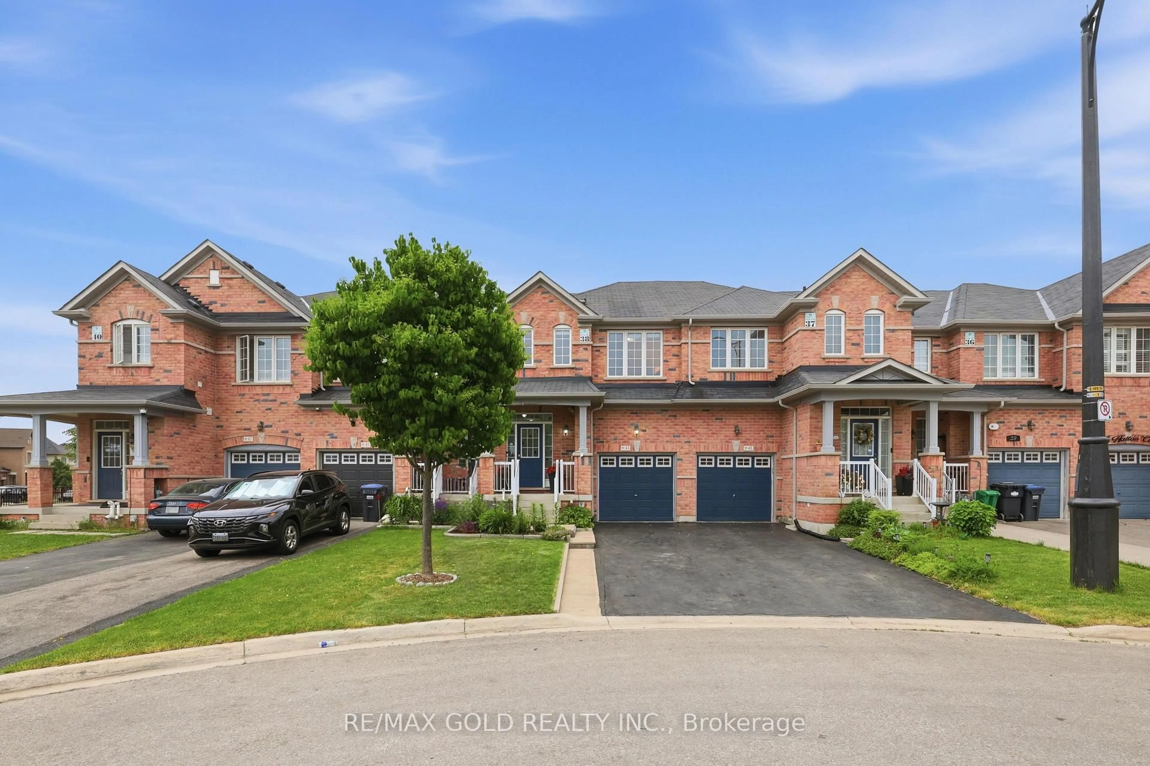 Home with brick exterior material, street for 43 Hatton Crt, Brampton Ontario L6Y 5T5