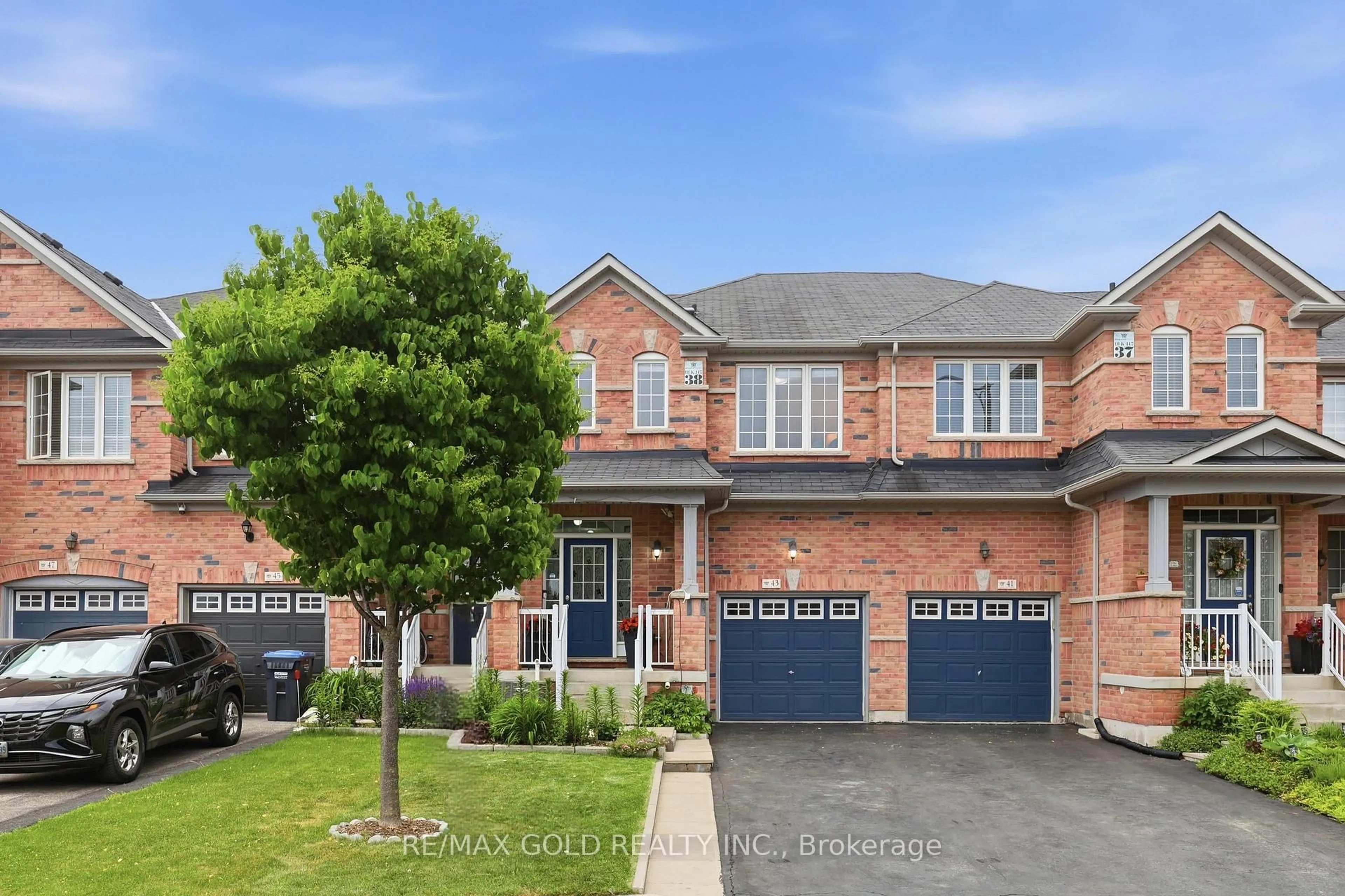 Home with brick exterior material, street for 43 Hatton Crt, Brampton Ontario L6Y 5T5