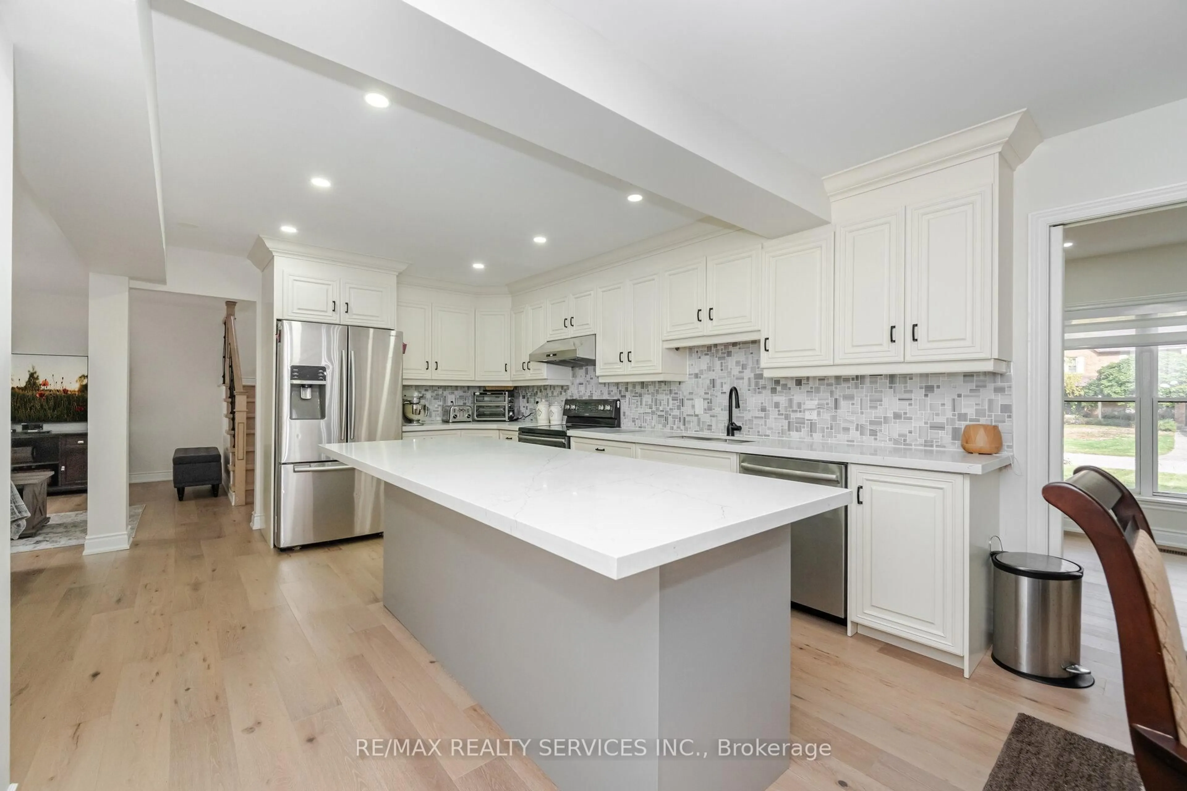 Open concept kitchen, ceramic/tile floor for 14 Snowberry Crt, Caledon Ontario L7K 0B5