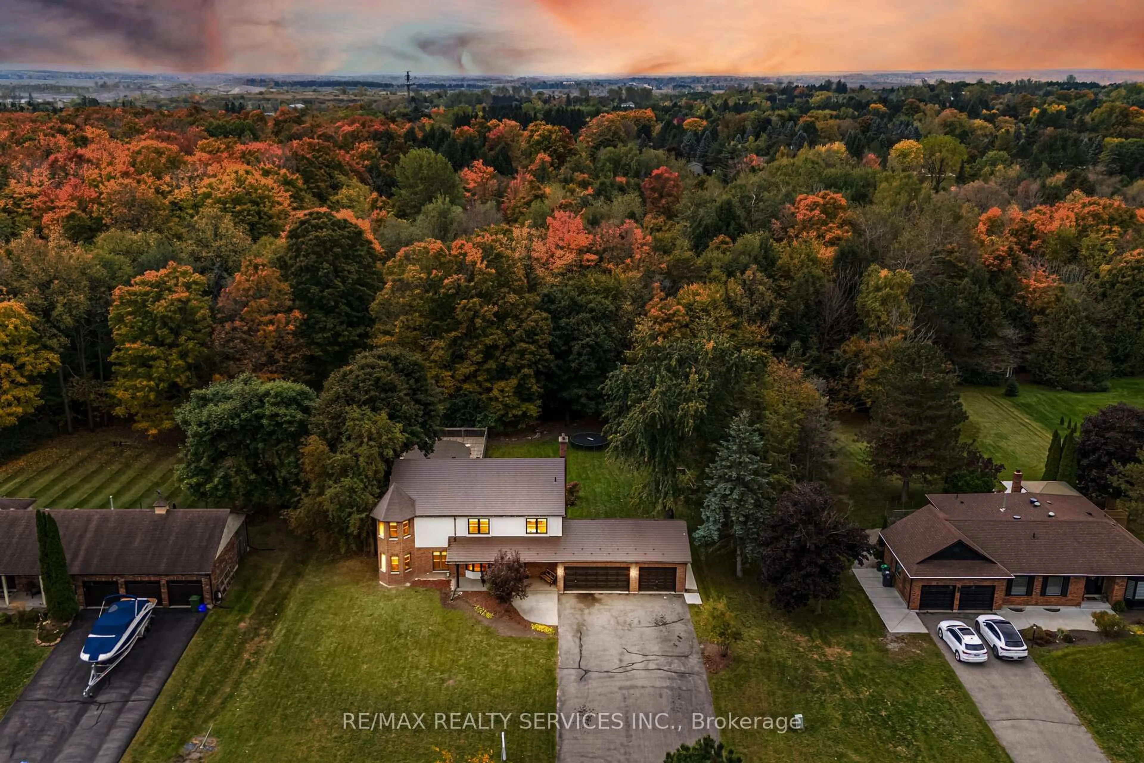 A pic from outside/outdoor area/front of a property/back of a property/a pic from drone, forest/trees view for 14 Snowberry Crt, Caledon Ontario L7K 0B5