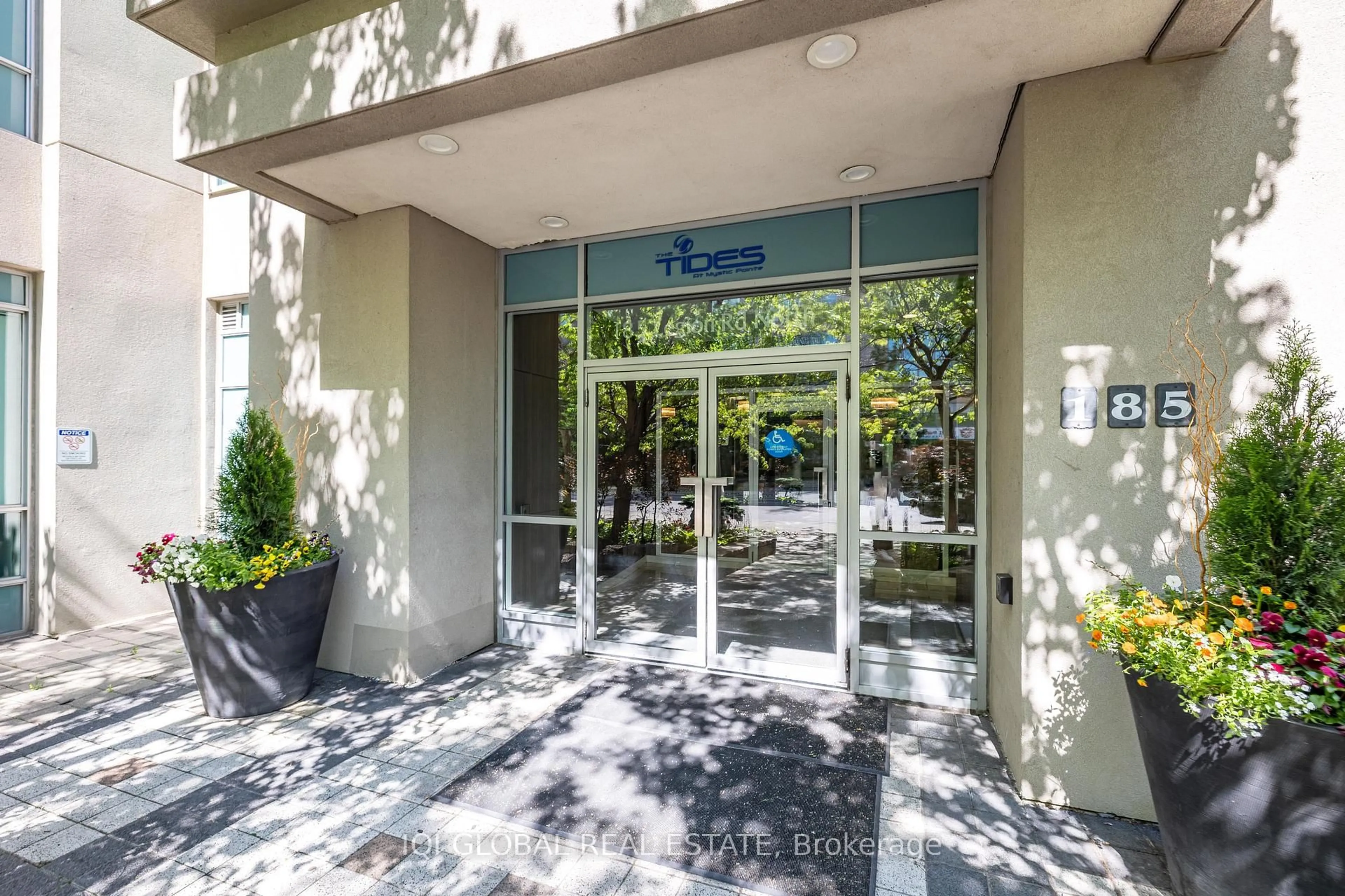 Indoor foyer for 185 Legion Rd #1808, Toronto Ontario M8Y 0A1