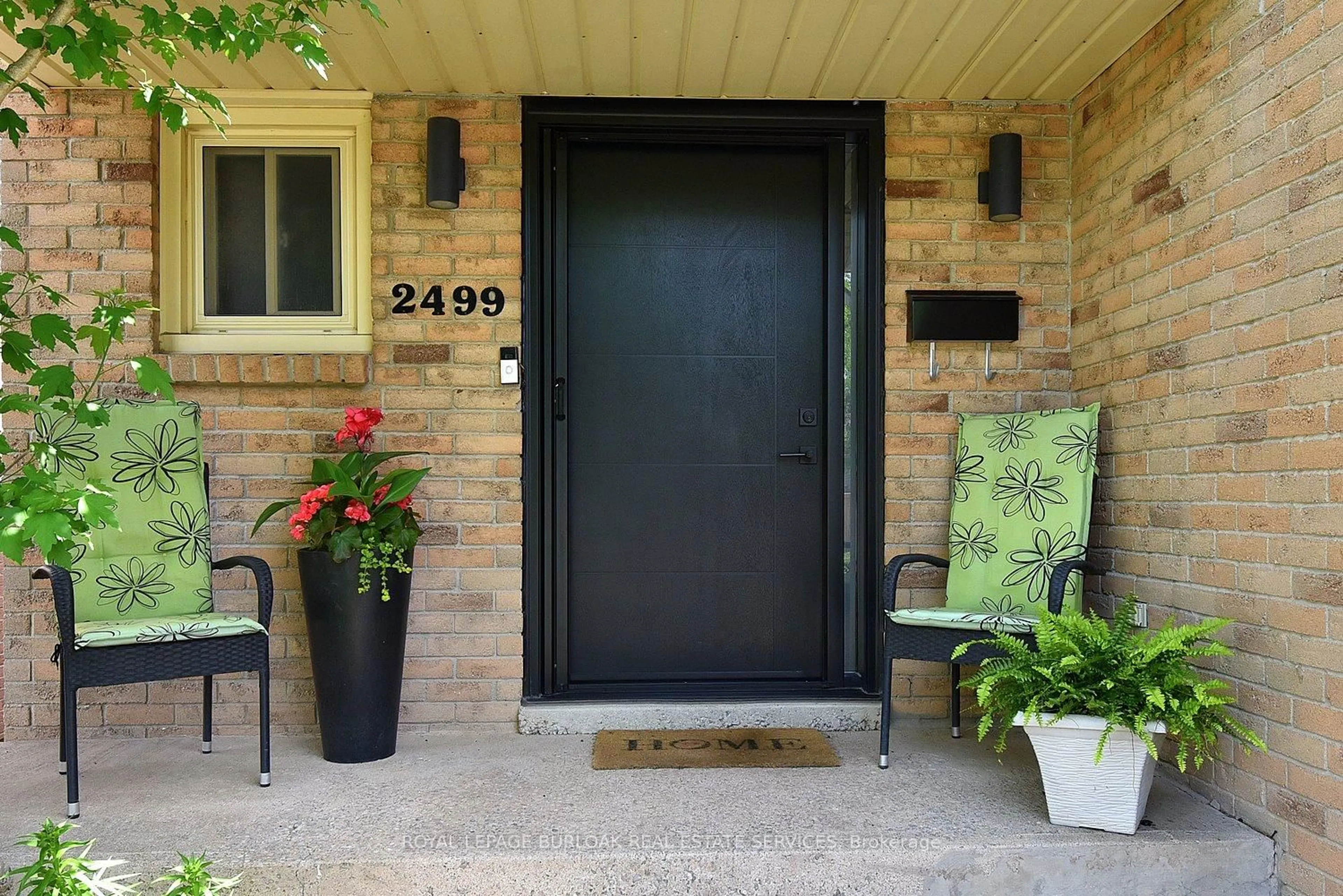 Indoor entryway for 2499 Whittaker Dr, Burlington Ontario L7P 4P9