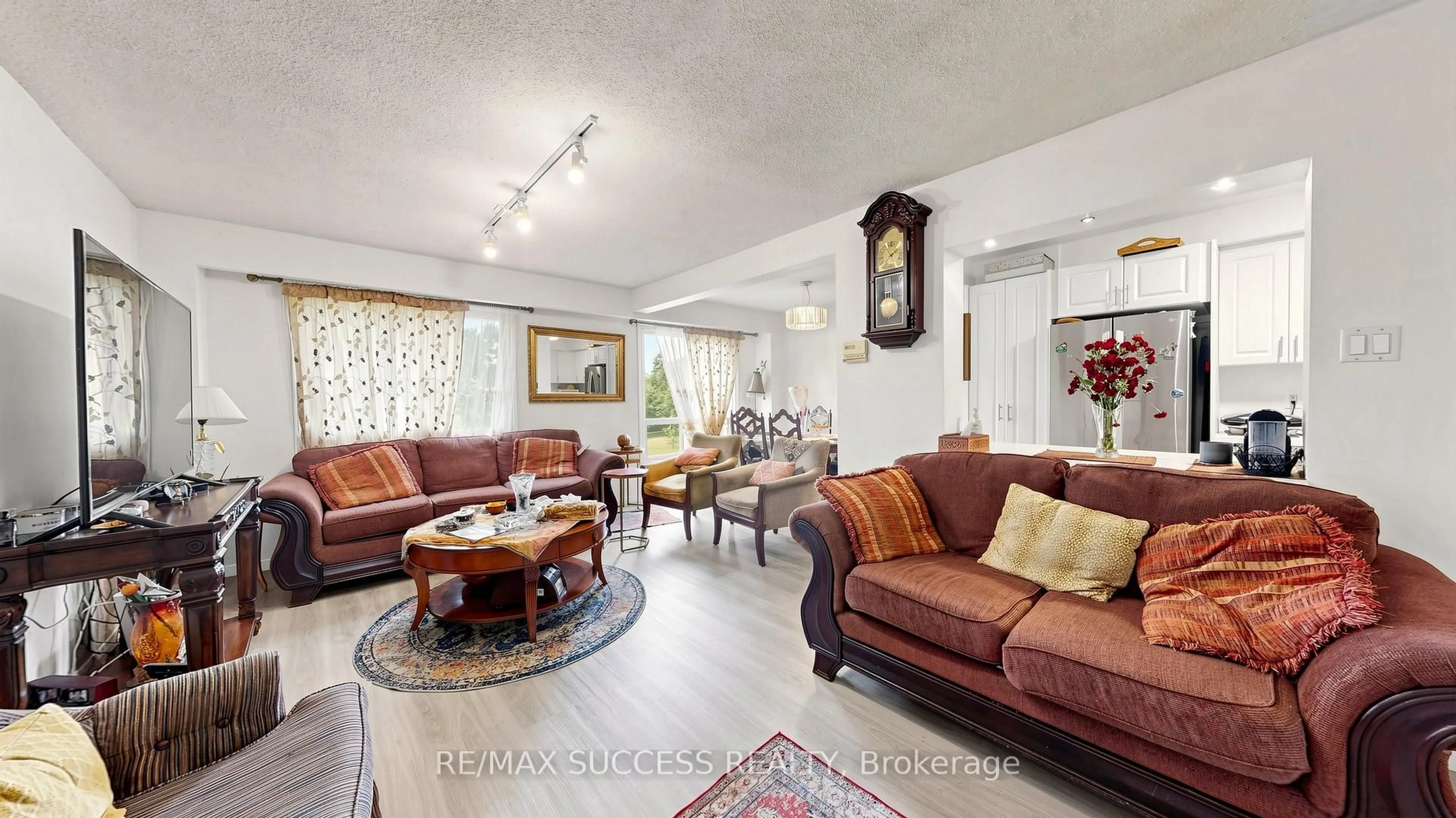 Living room with furniture, unknown for 2617 Windwood Dr #19, Mississauga Ontario L5N 2K6