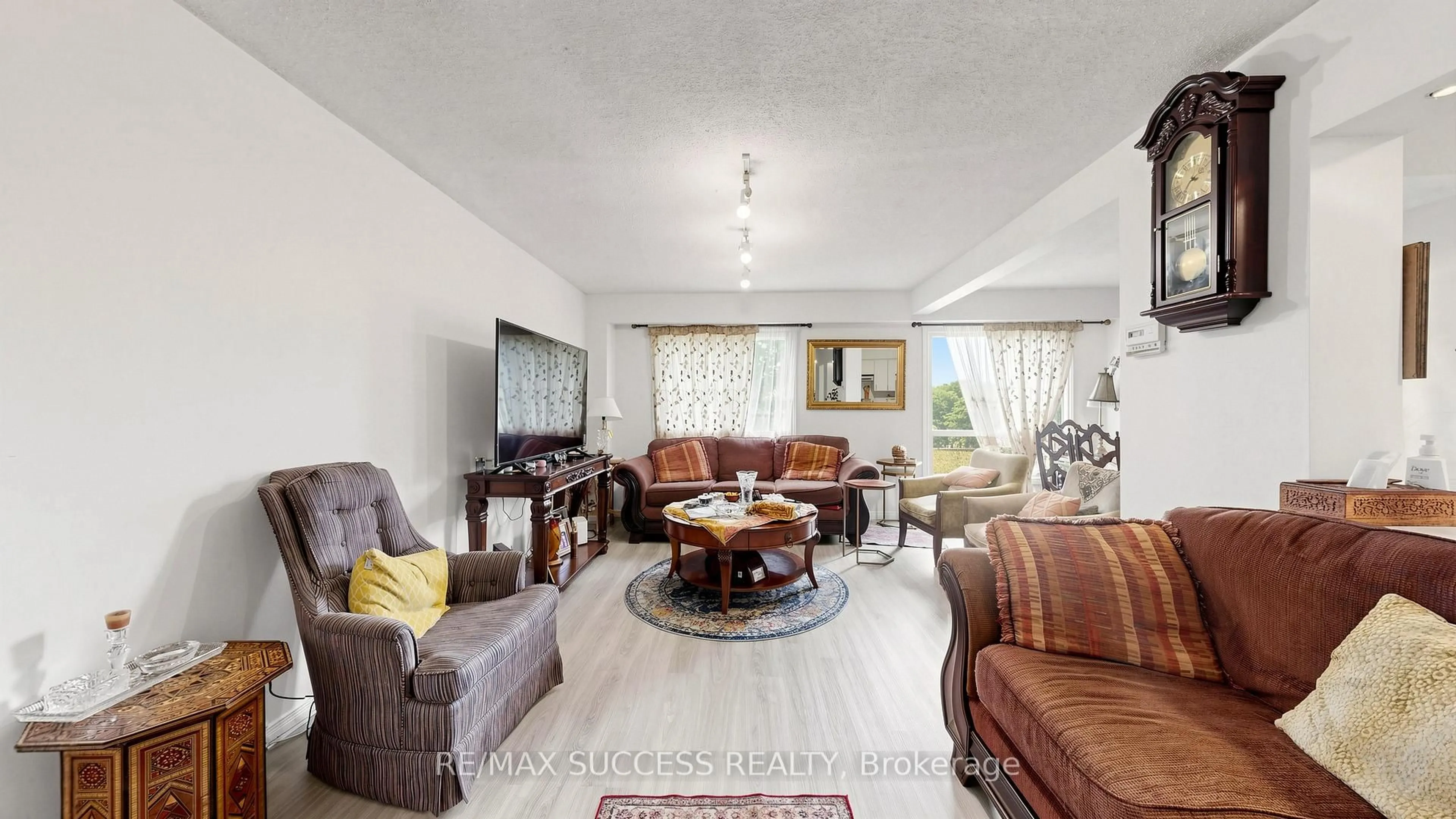 Living room with furniture, unknown for 2617 Windwood Dr #19, Mississauga Ontario L5N 2K6