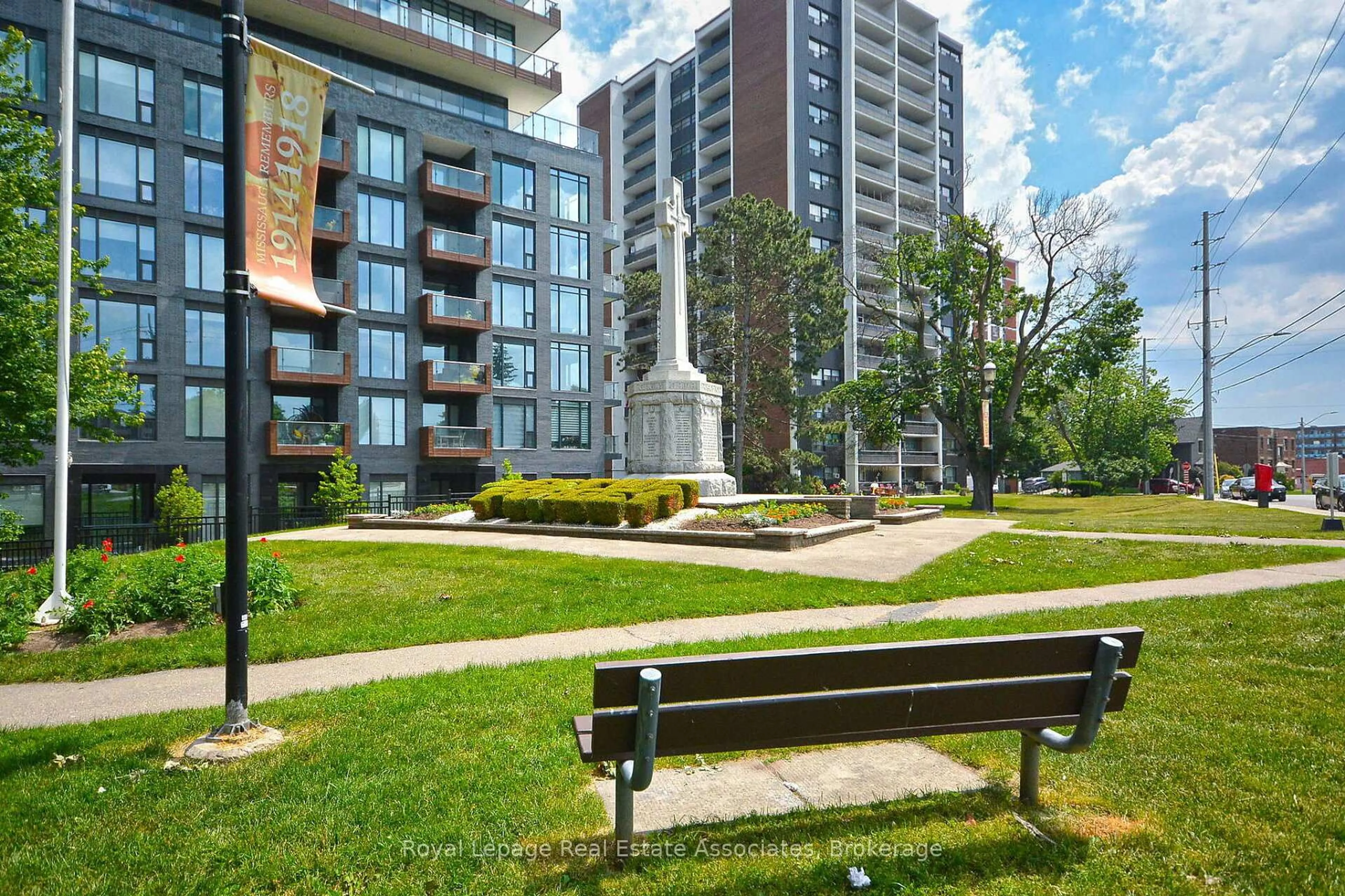 Patio, street for 21 Park St #706, Mississauga Ontario L5G 0C2
