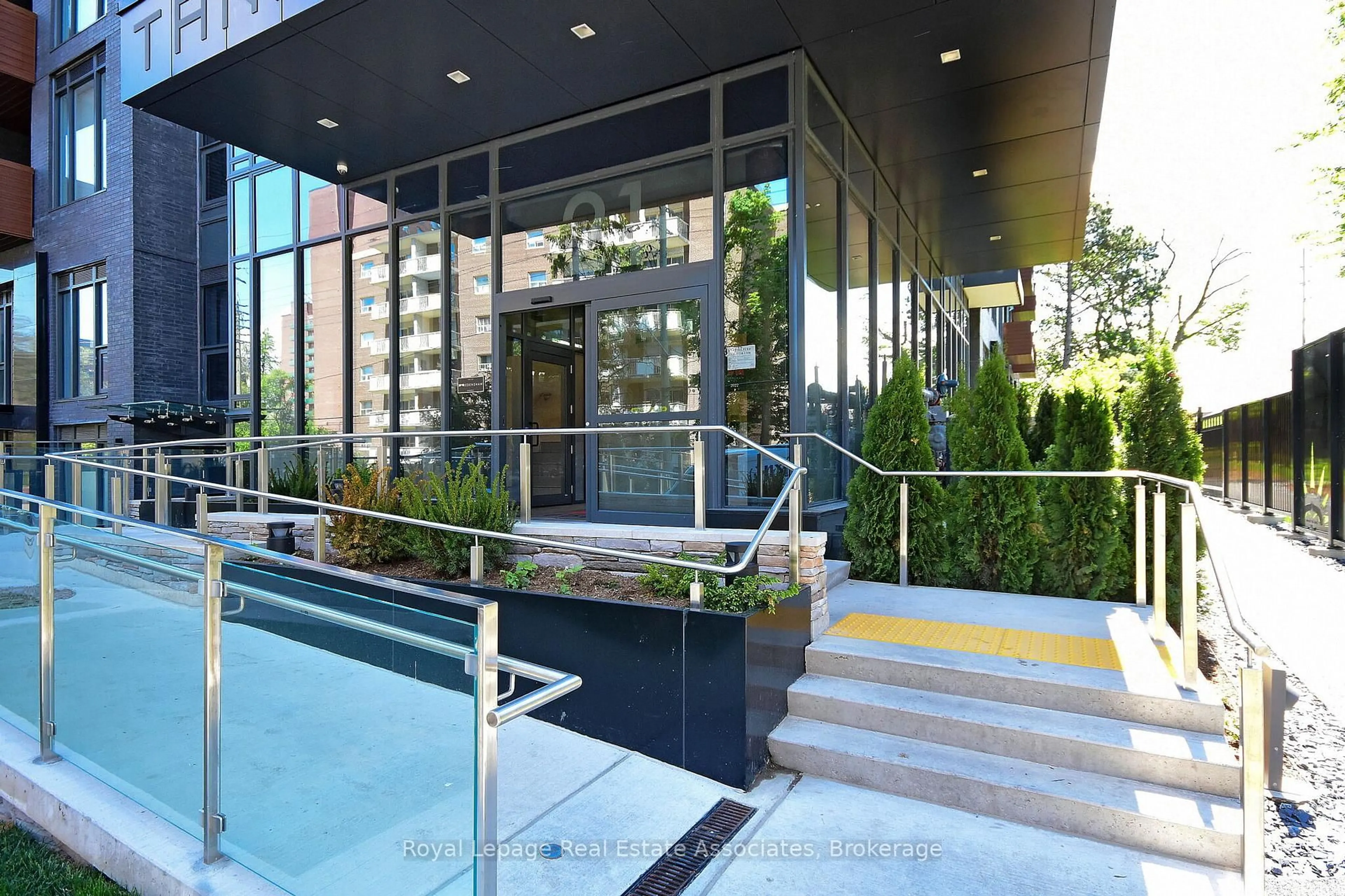 Unknown for 21 Park St #706, Mississauga Ontario L5G 0C2