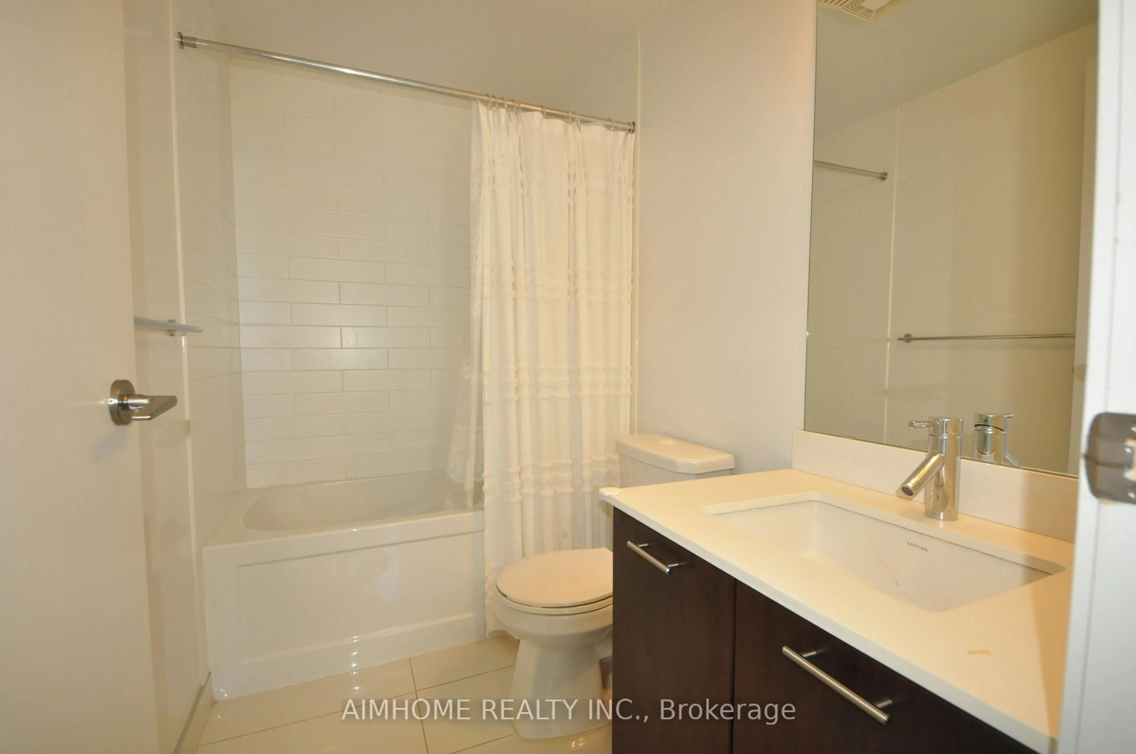 Standard bathroom, ceramic/tile floor for 2200 Lakeshore Blvd #3304, Toronto Ontario M8V 1A4