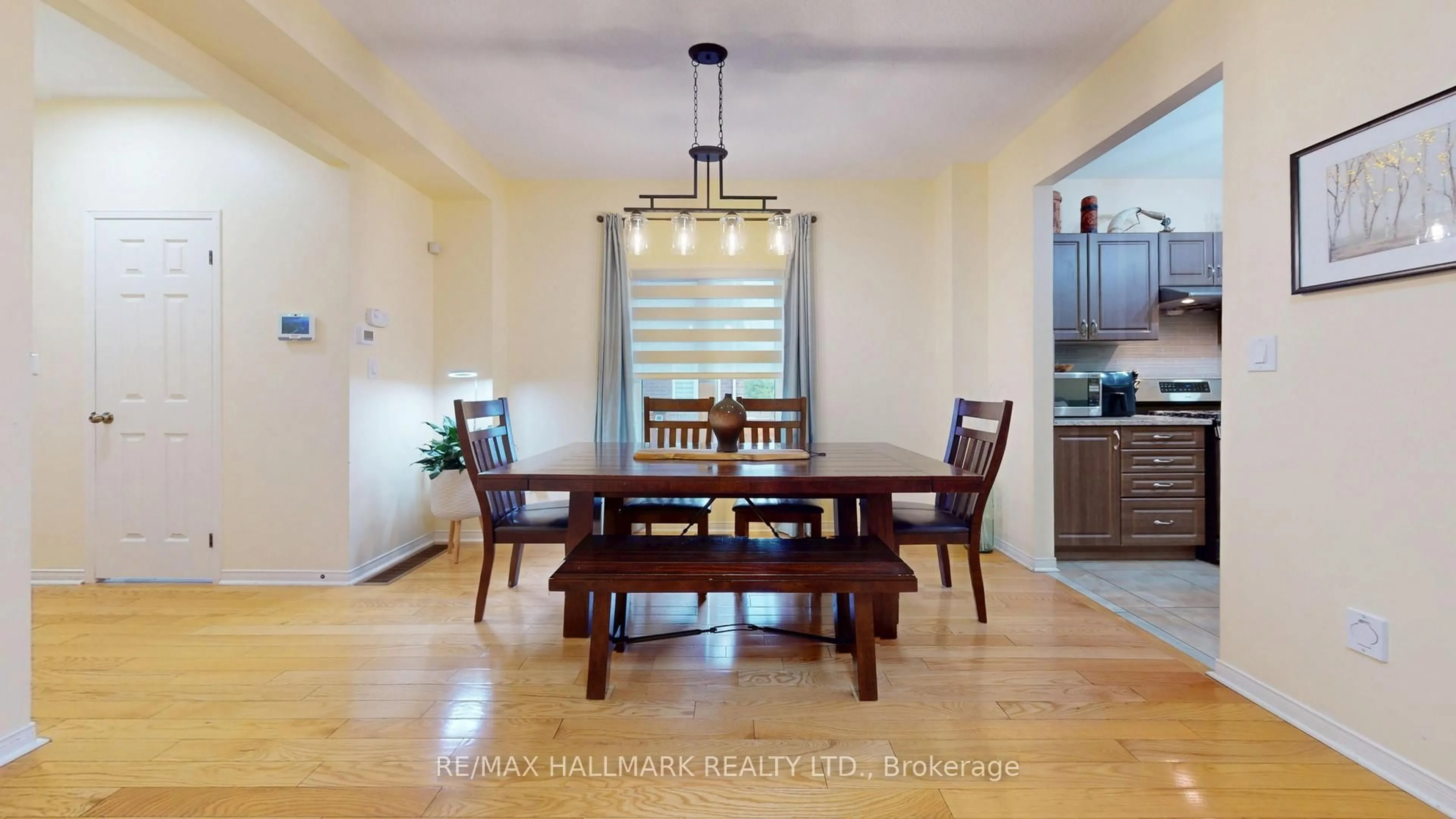 Dining room, wood/laminate floor for 22 Bailey Pl, Brampton Ontario L6Z 0C8