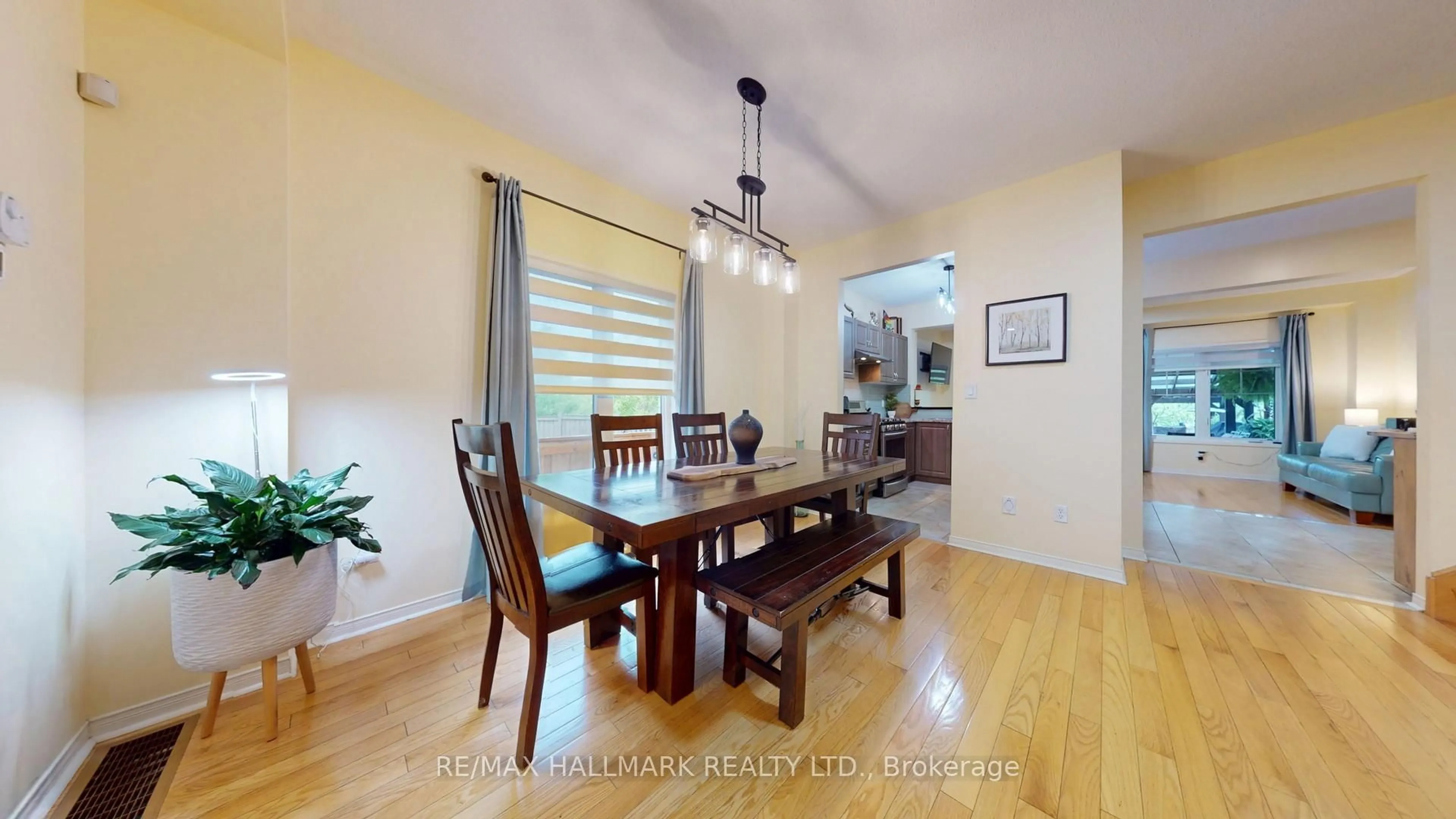 Dining room, wood/laminate floor for 22 Bailey Pl, Brampton Ontario L6Z 0C8