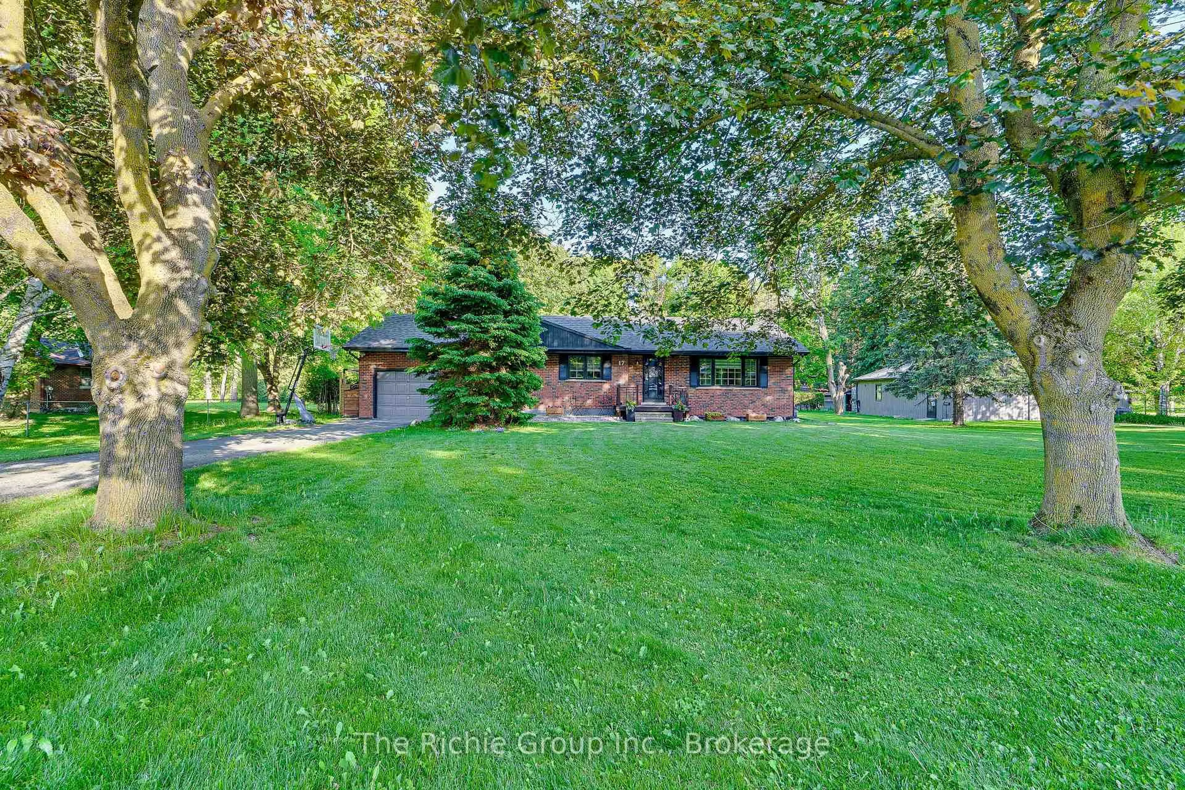 A pic from outside/outdoor area/front of a property/back of a property/a pic from drone, unknown for 17 Travelled Rd, Caledon Ontario L7K 1B7