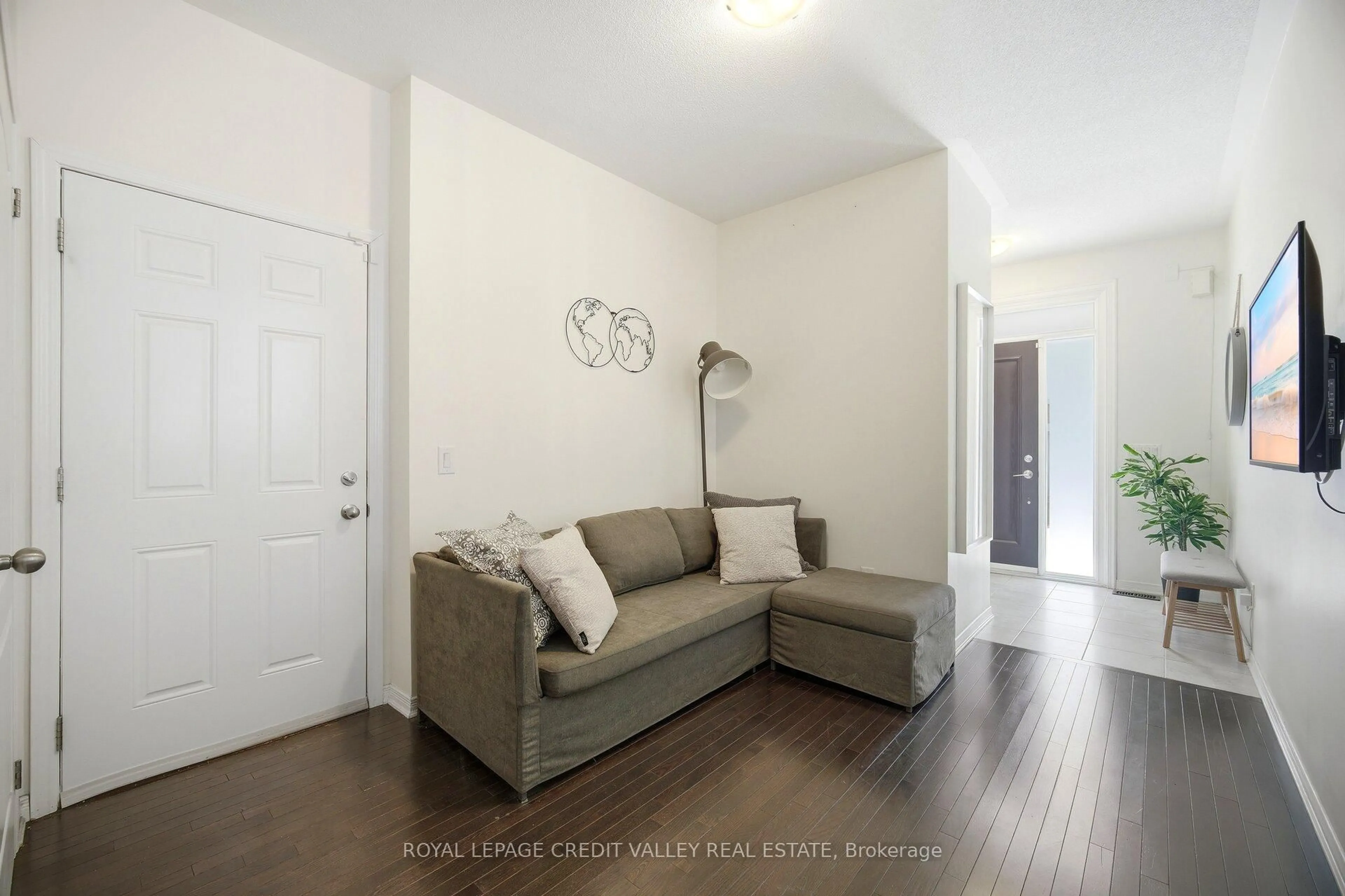 Indoor entryway for 12 Frank Lane, Caledon Ontario L7C 4C9