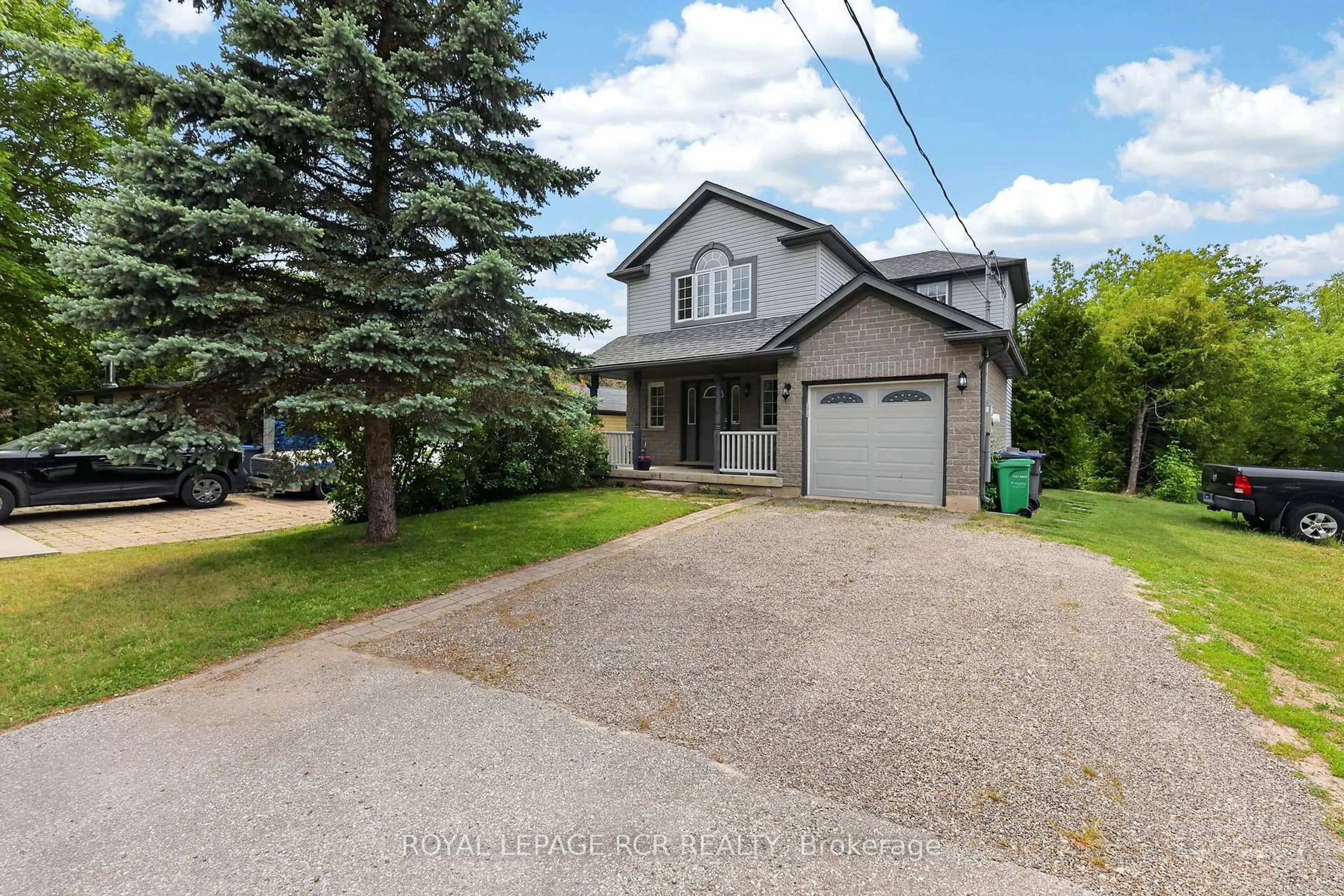 A pic from outside/outdoor area/front of a property/back of a property/a pic from drone, street for 1552 Queen St, Caledon Ontario L7K 0C2