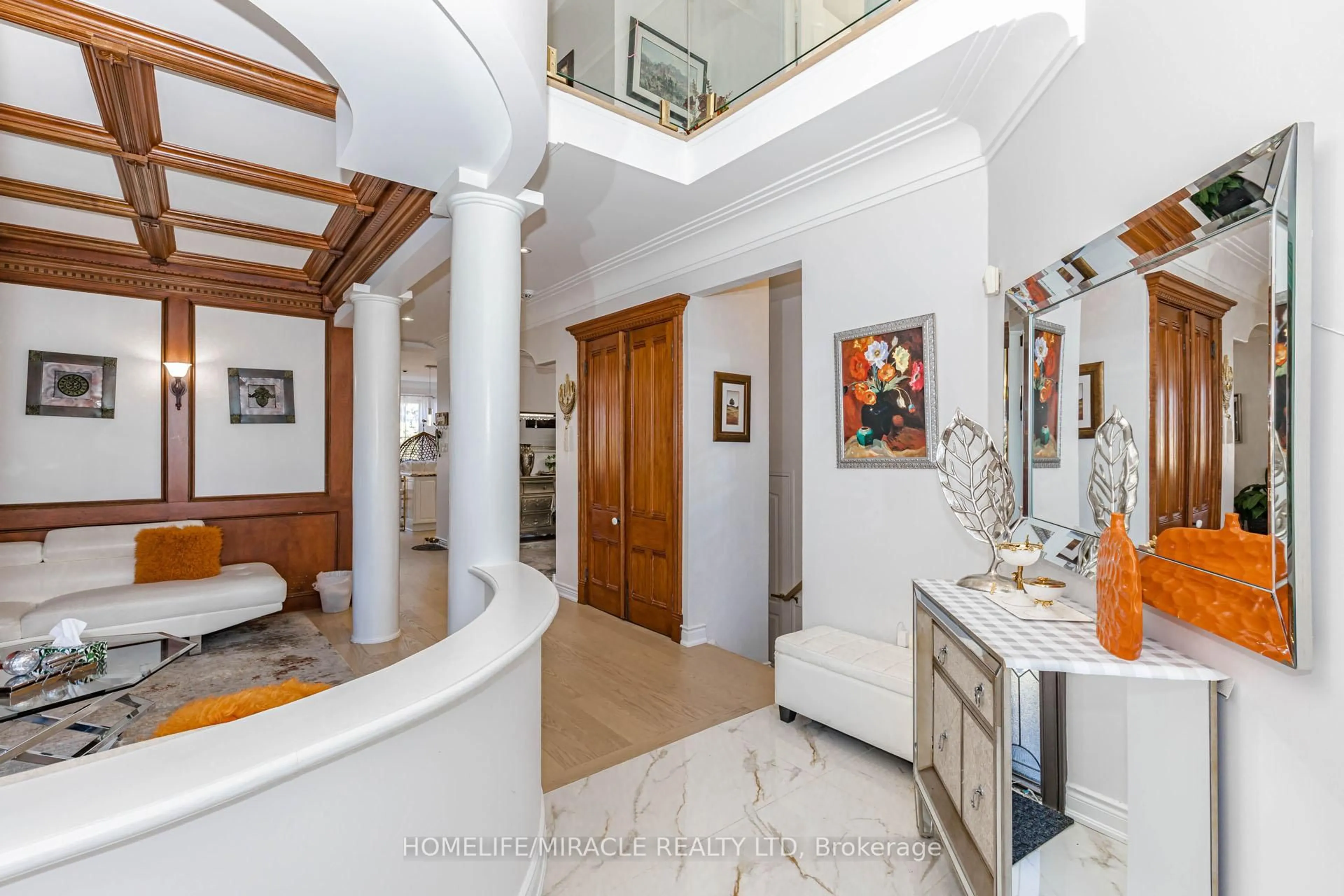 Indoor foyer for 3339 Crompton Cres, Mississauga Ontario L5B 4C7