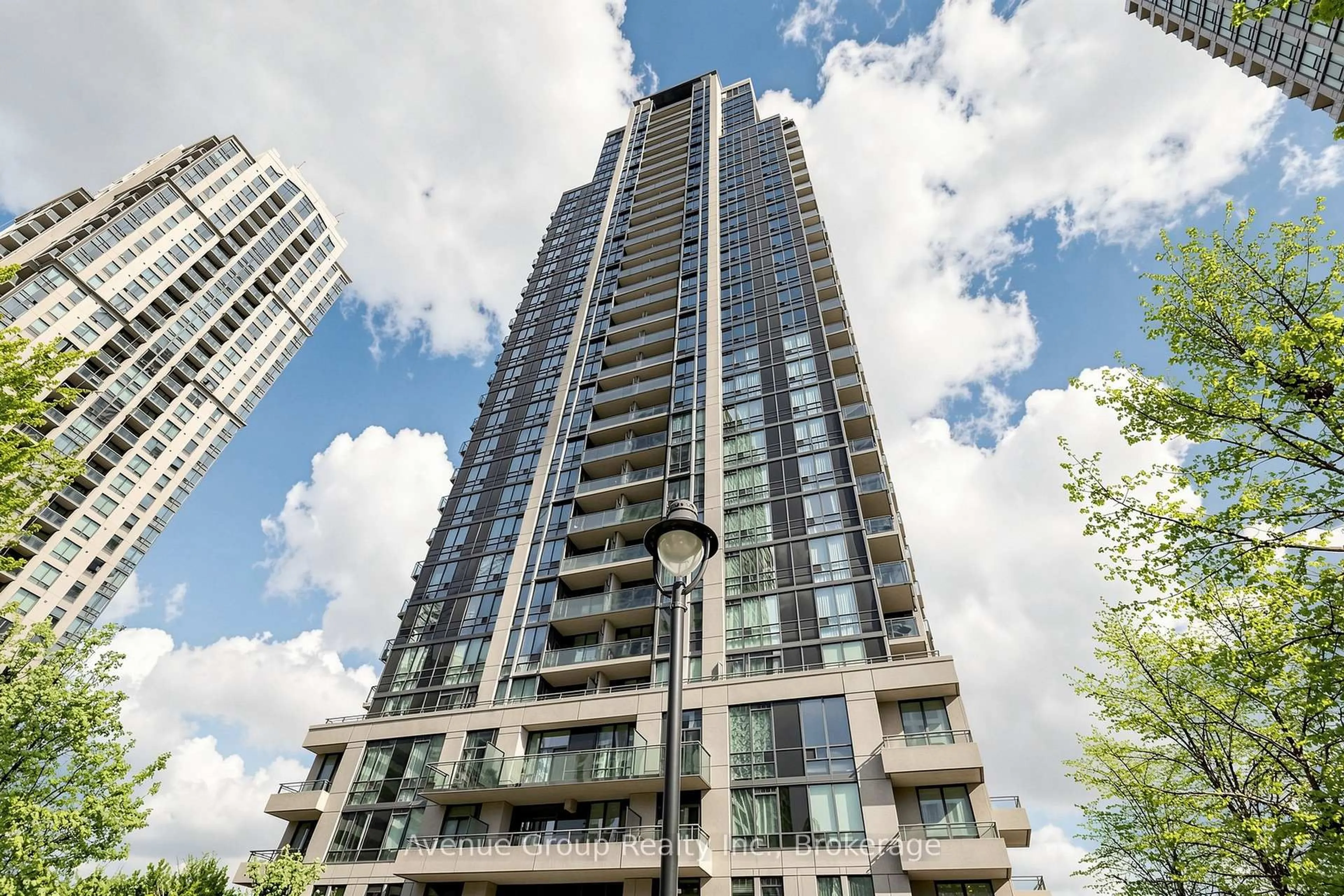 Patio, building for 3515 Kariya Dr #2801, Mississauga Ontario L5B 0C1