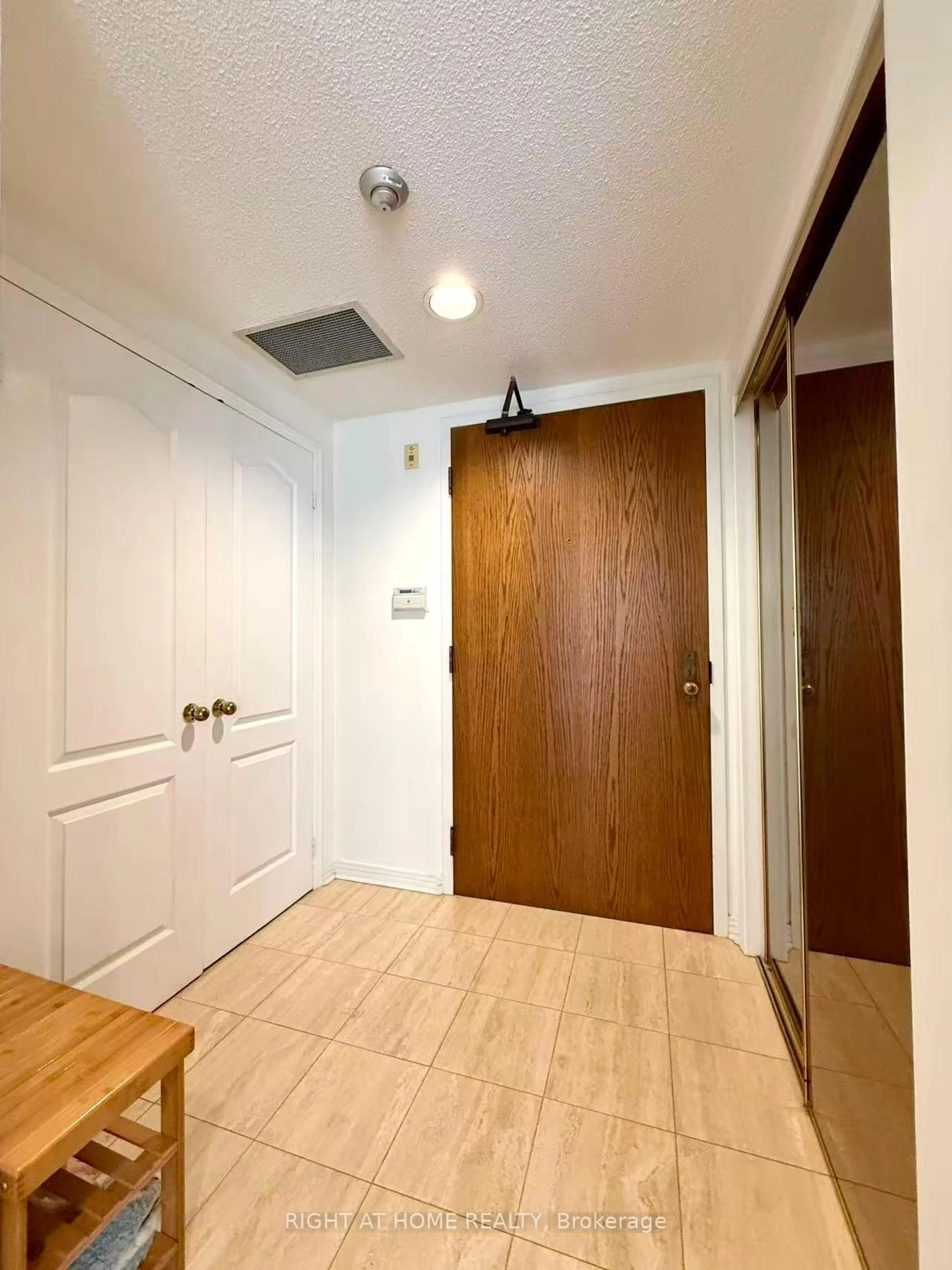 Unknown for 1901 Pilgrims Way #301, Oakville Ontario L6M 2W9