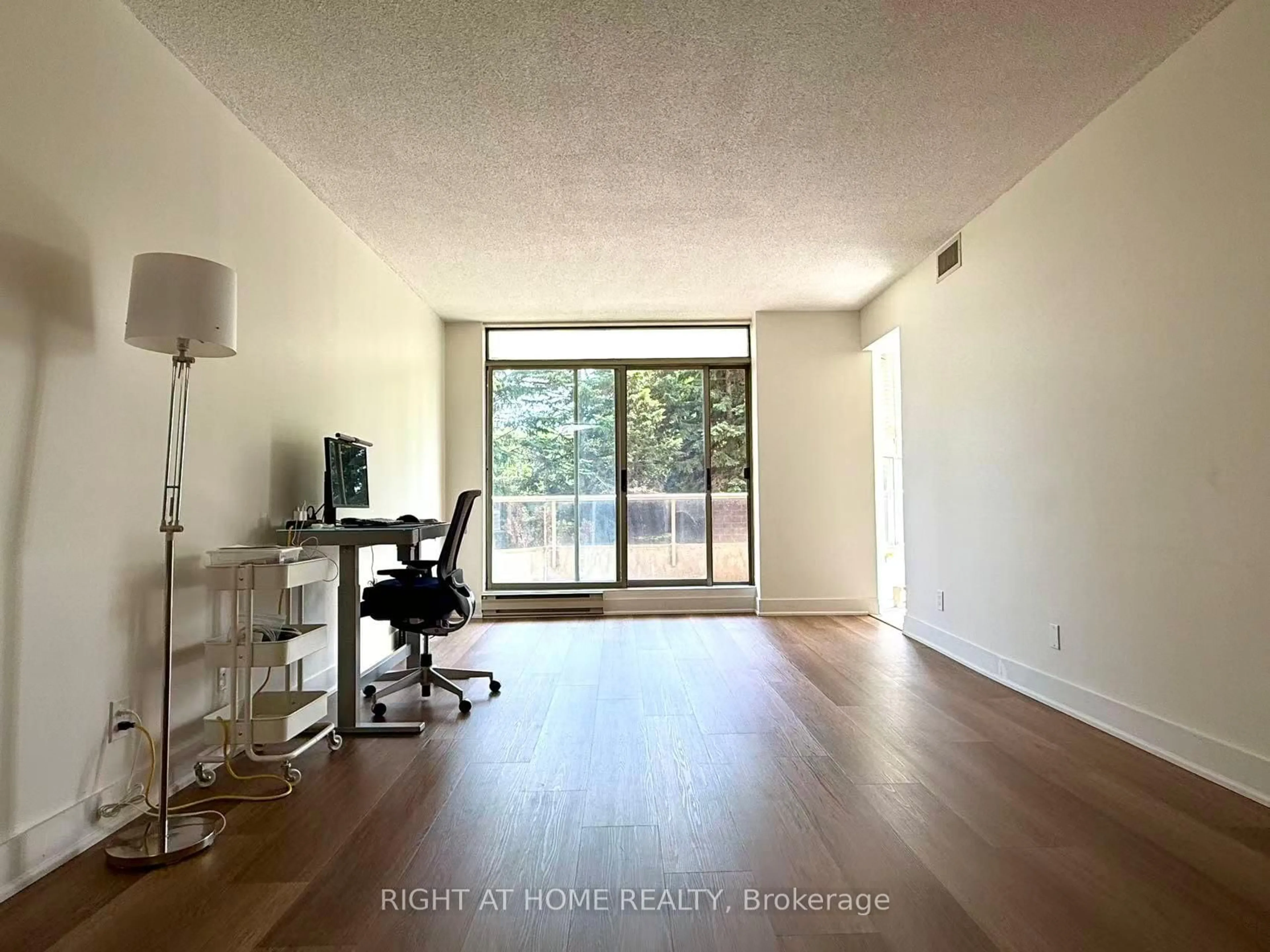 A pic of a room for 1901 Pilgrims Way #301, Oakville Ontario L6M 2W9