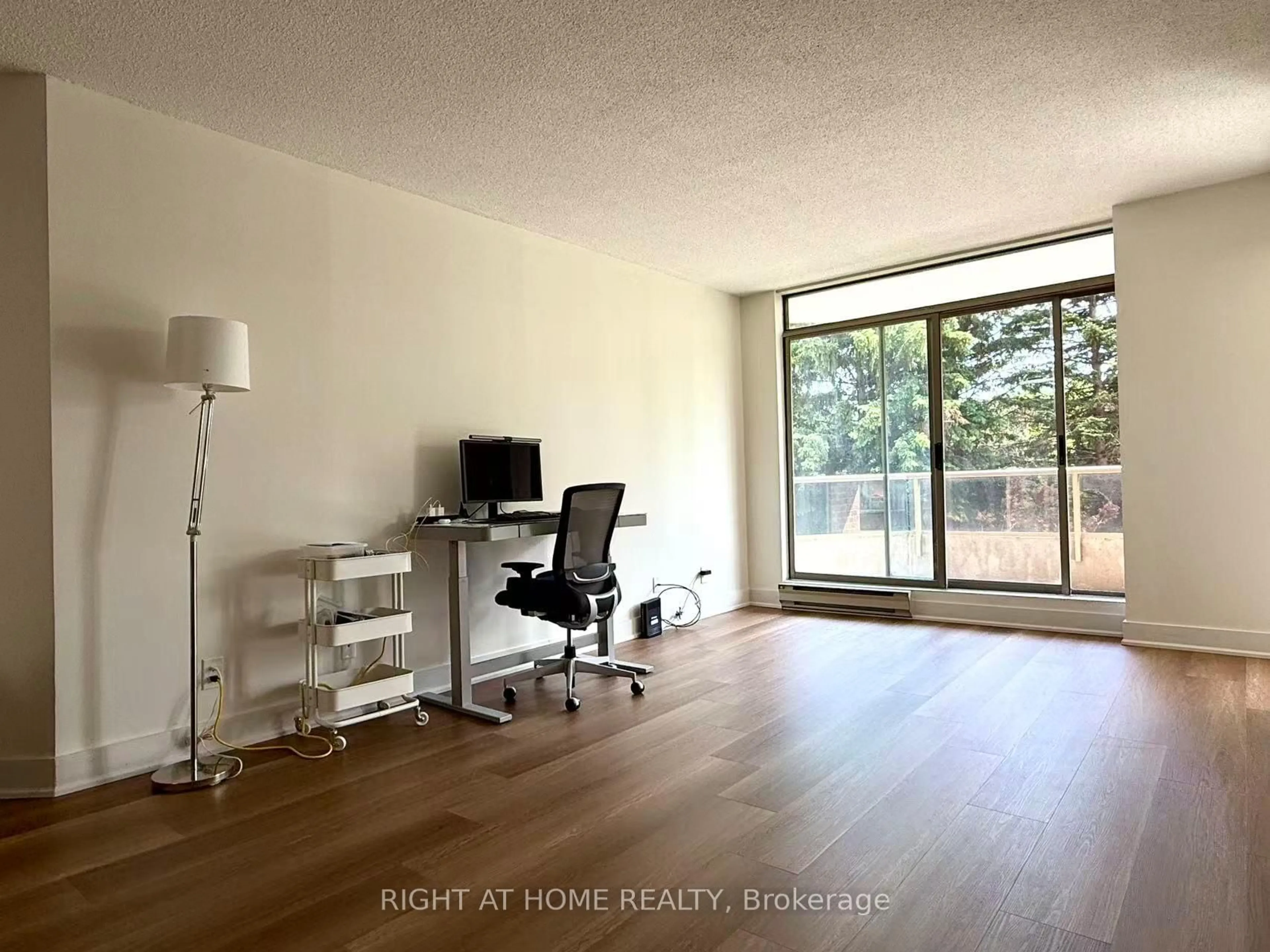 A pic of a room for 1901 Pilgrims Way #301, Oakville Ontario L6M 2W9