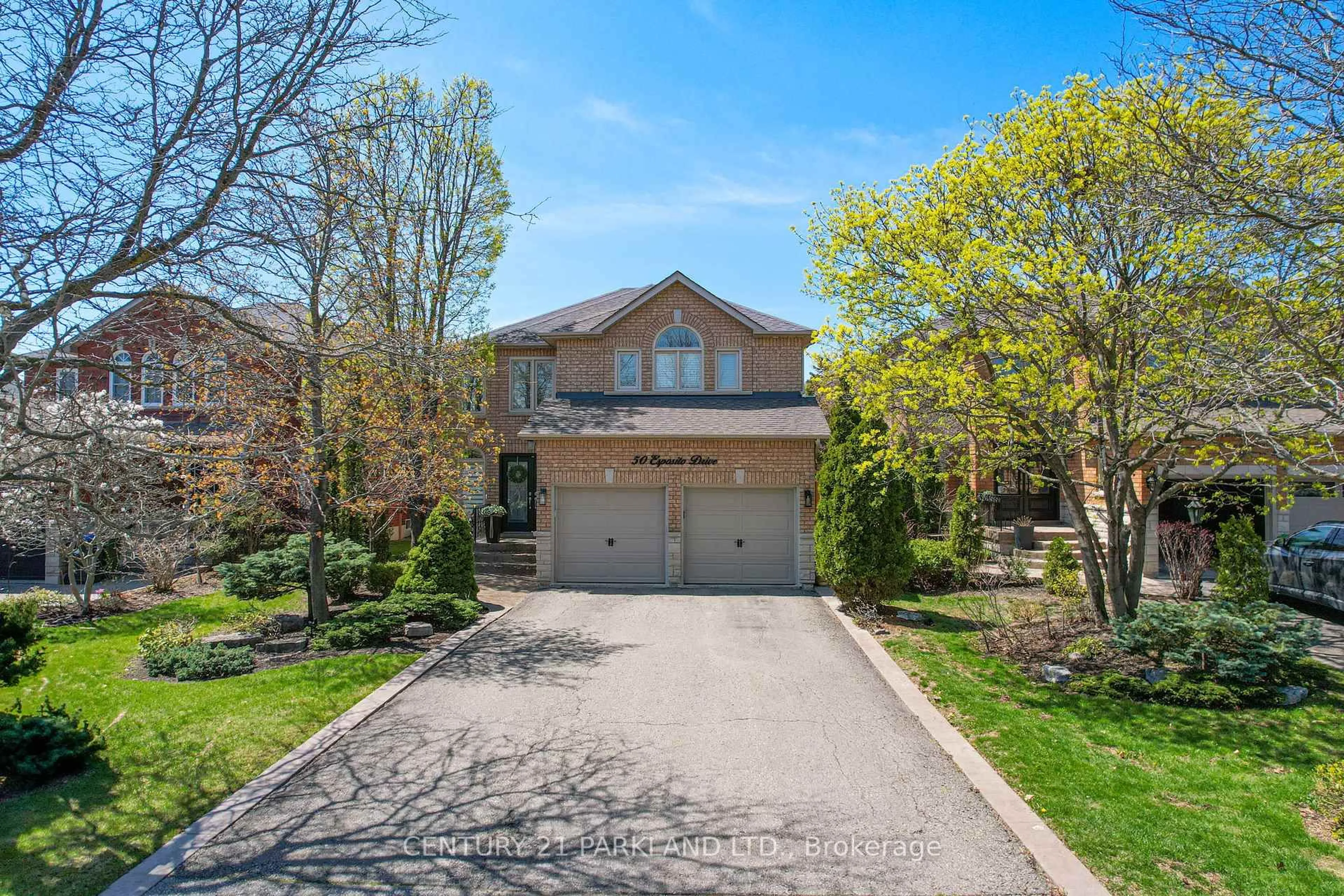 A pic from outside/outdoor area/front of a property/back of a property/a pic from drone, street for 50 Esposito Dr, Caledon Ontario L7E 1T5