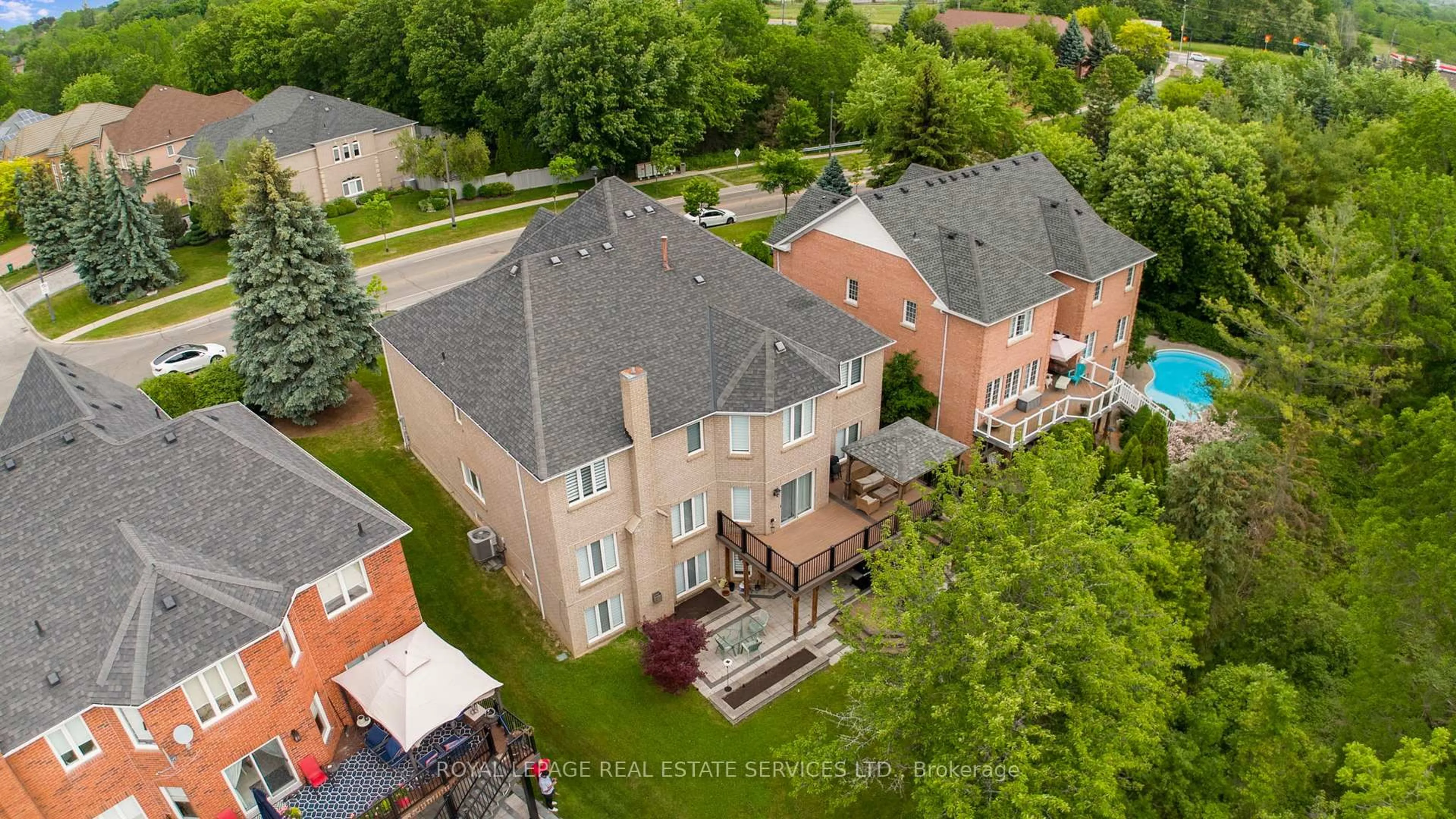 A pic from outside/outdoor area/front of a property/back of a property/a pic from drone, city buildings view from balcony for 2166 Erin Centre Blvd, Mississauga Ontario L5M 5H8