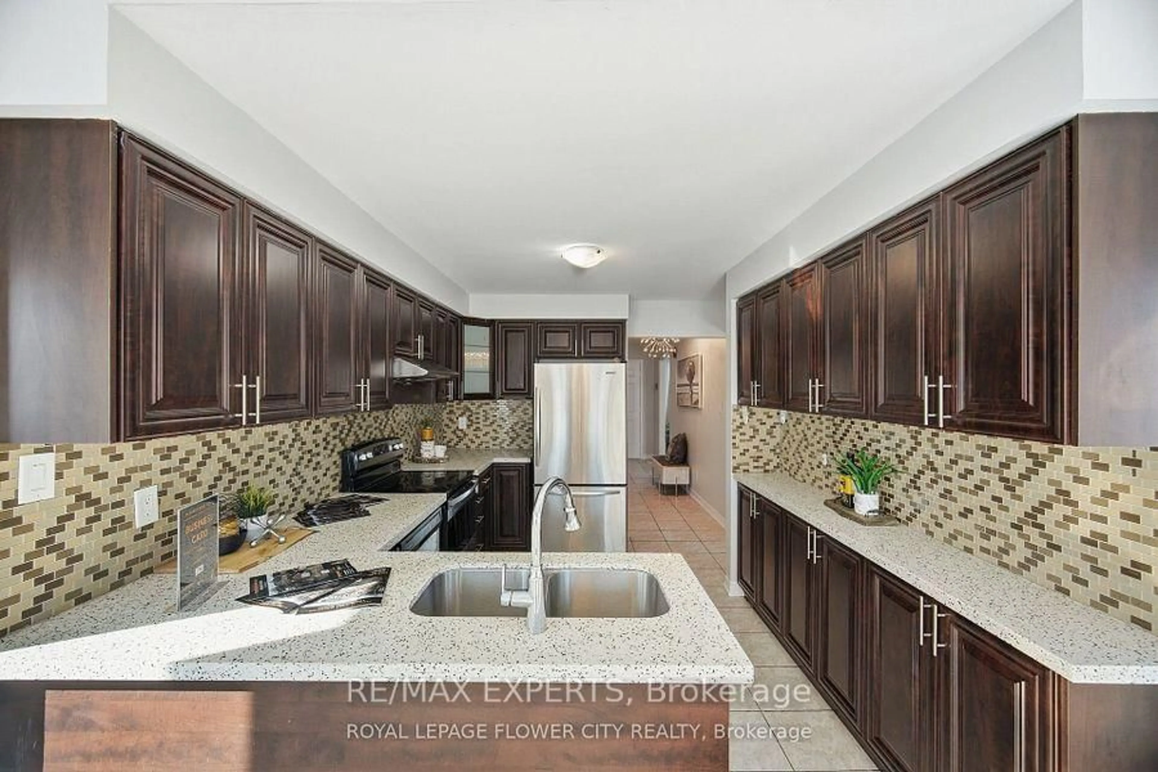 Standard kitchen, ceramic/tile floor for 1 Donaldson Dr, Brampton Ontario L6Y 3G7