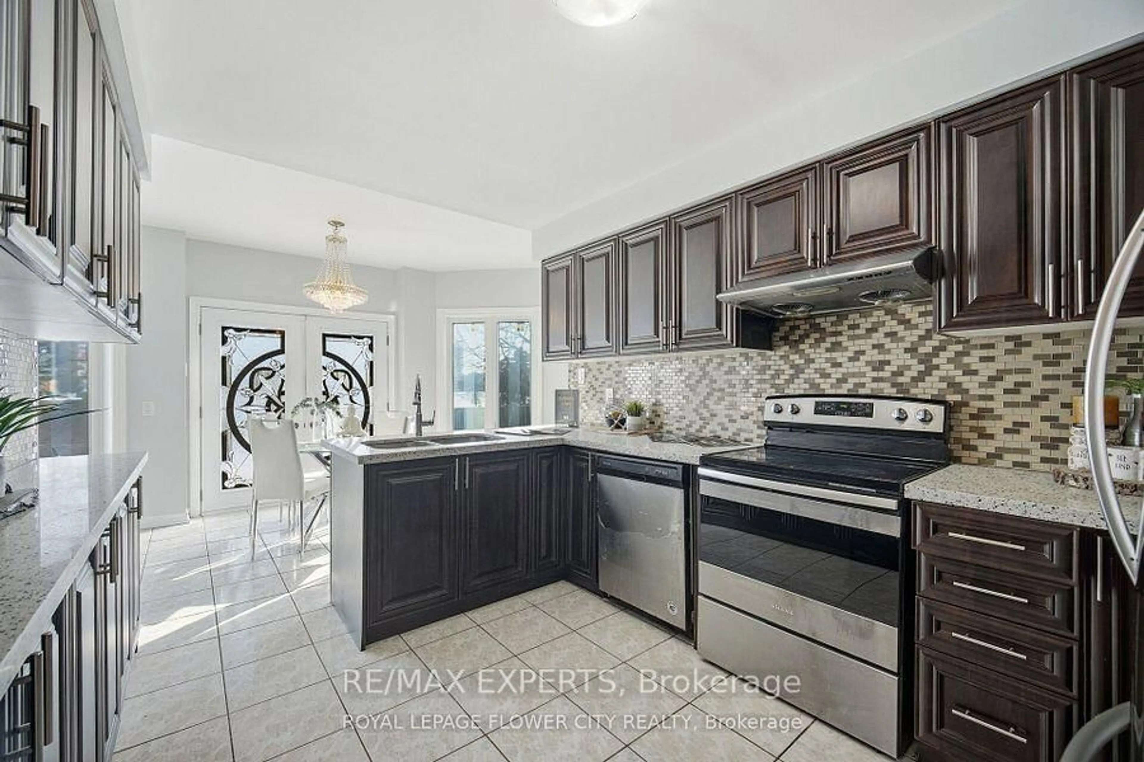 Open concept kitchen, ceramic/tile floor for 1 Donaldson Dr, Brampton Ontario L6Y 3G7