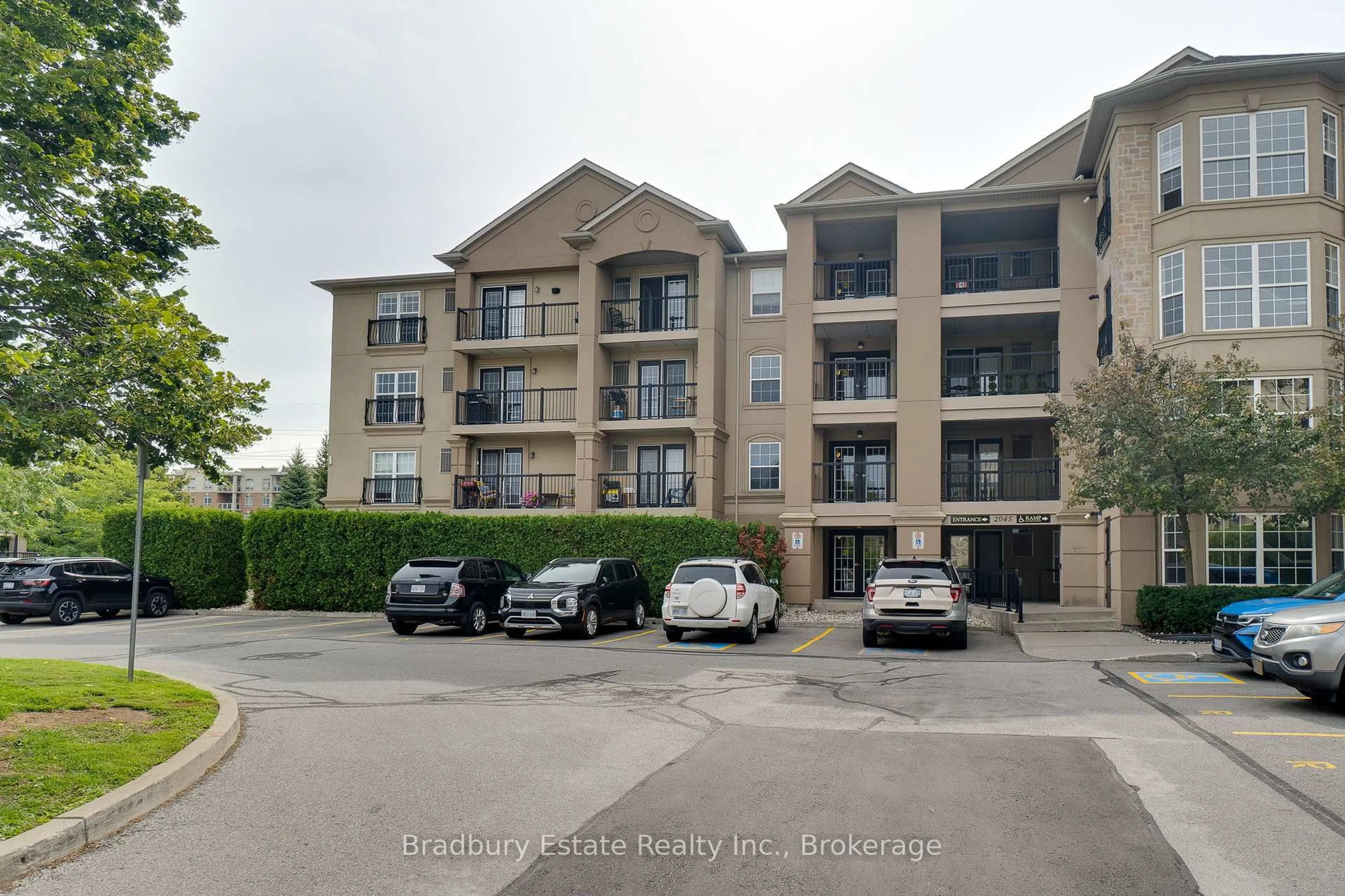 A pic from outside/outdoor area/front of a property/back of a property/a pic from drone, unknown for 2045 Appleby Line #305, Burlington Ontario L7L 7G9