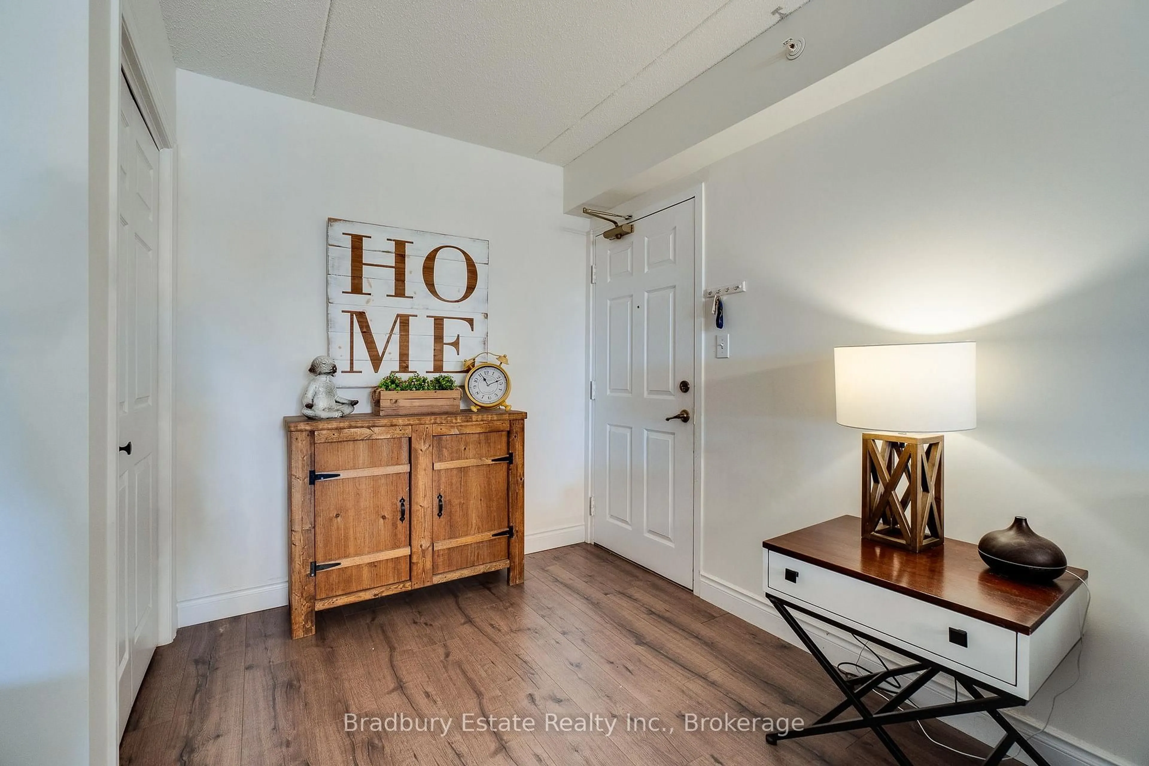 Indoor entryway for 2045 Appleby Line #305, Burlington Ontario L7L 7G9