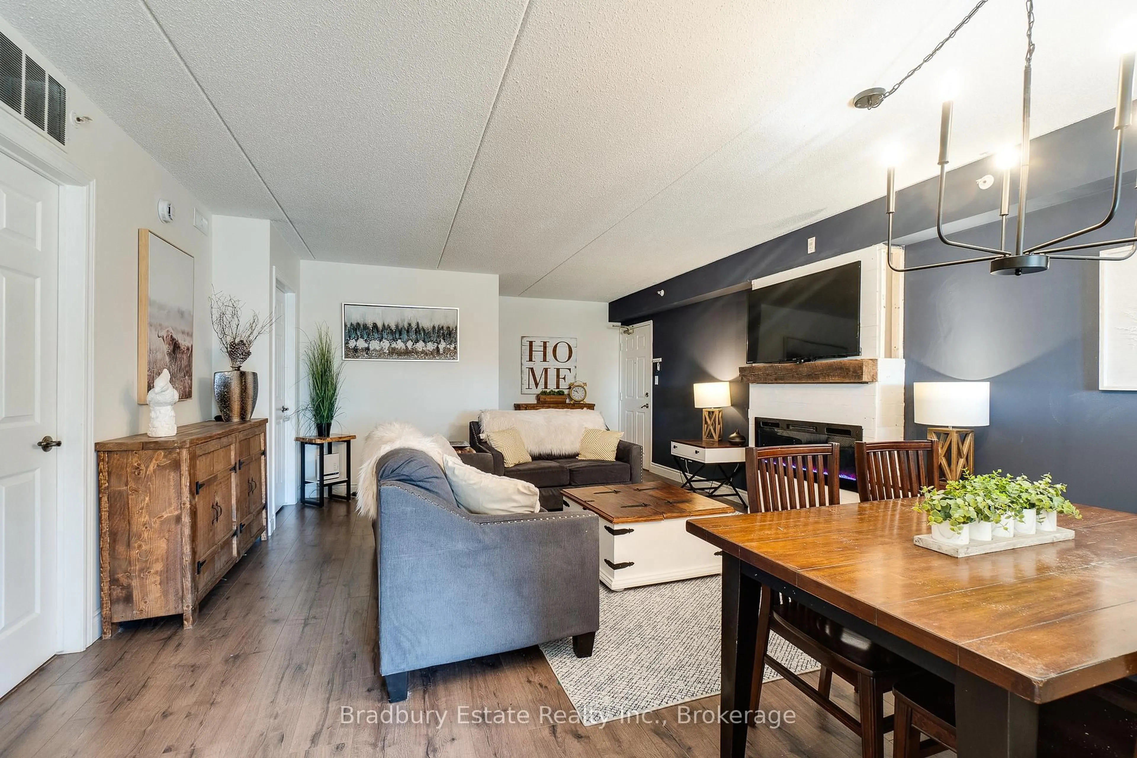 Living room with furniture, wood/laminate floor for 2045 Appleby Line #305, Burlington Ontario L7L 7G9