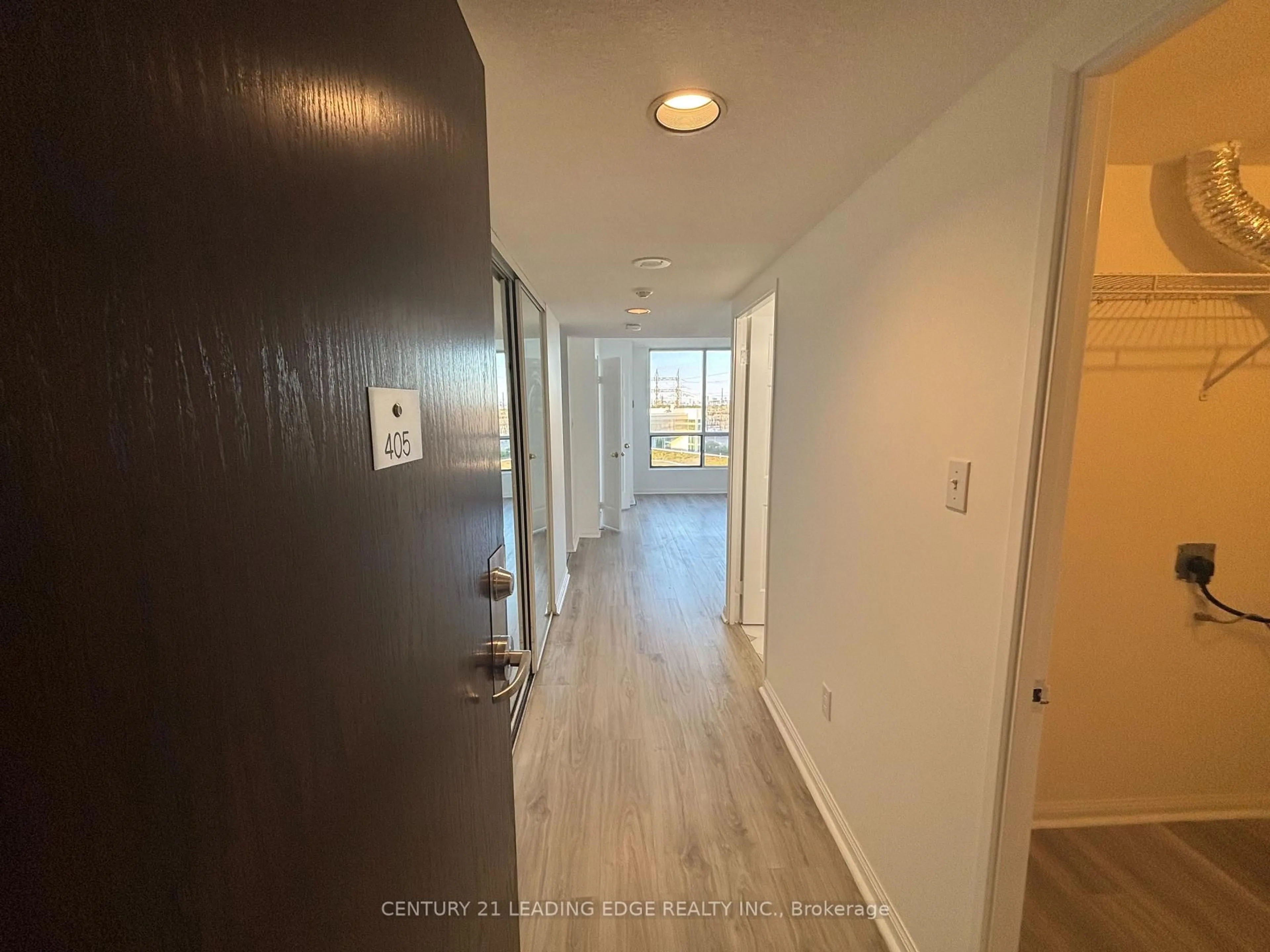 Indoor entryway for 101 Subway Cres #405, Toronto Ontario M9B 6K4