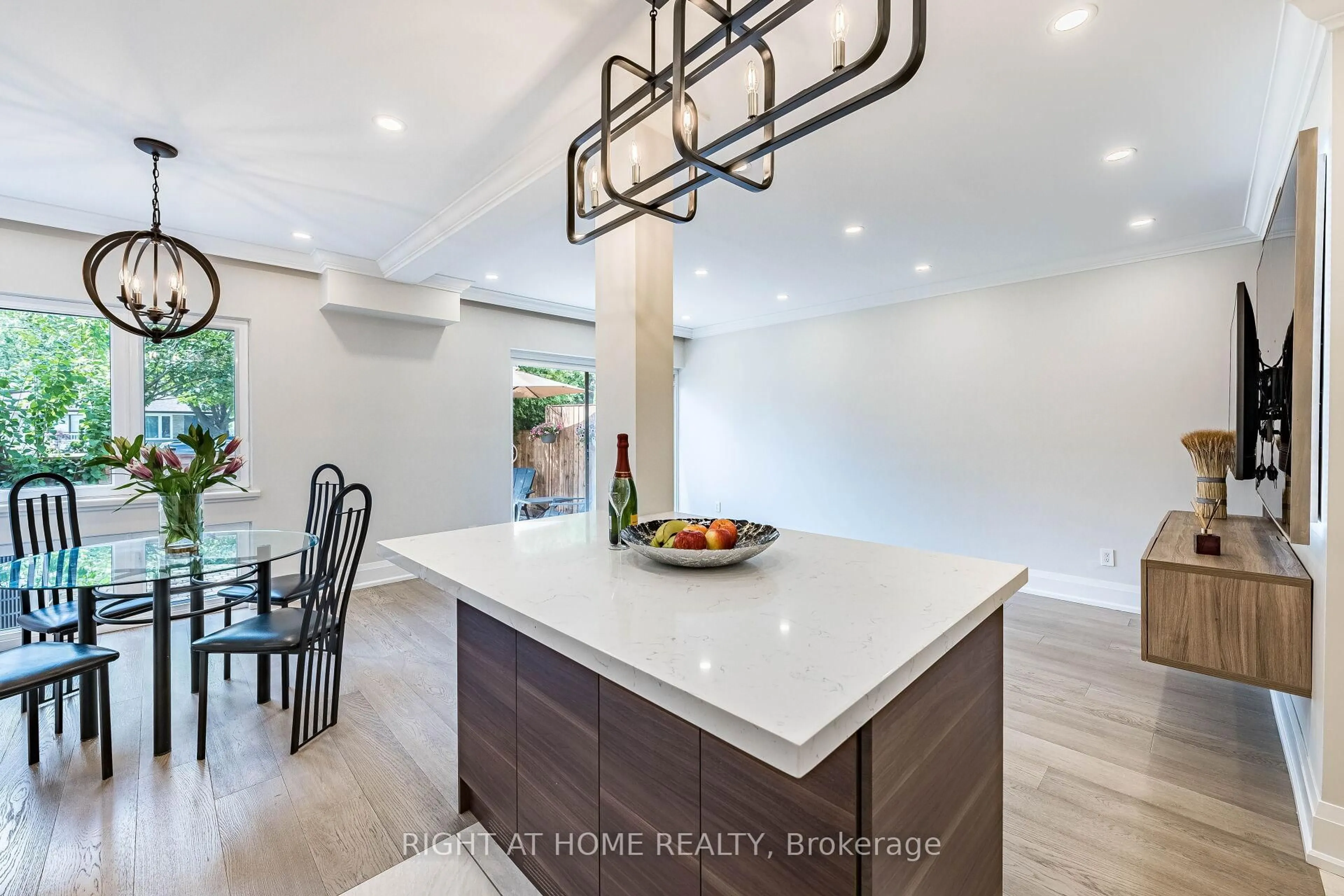 Open concept kitchen, unknown for 1200 Gripsholm Rd ##5, Mississauga Ontario L4Y 2G9