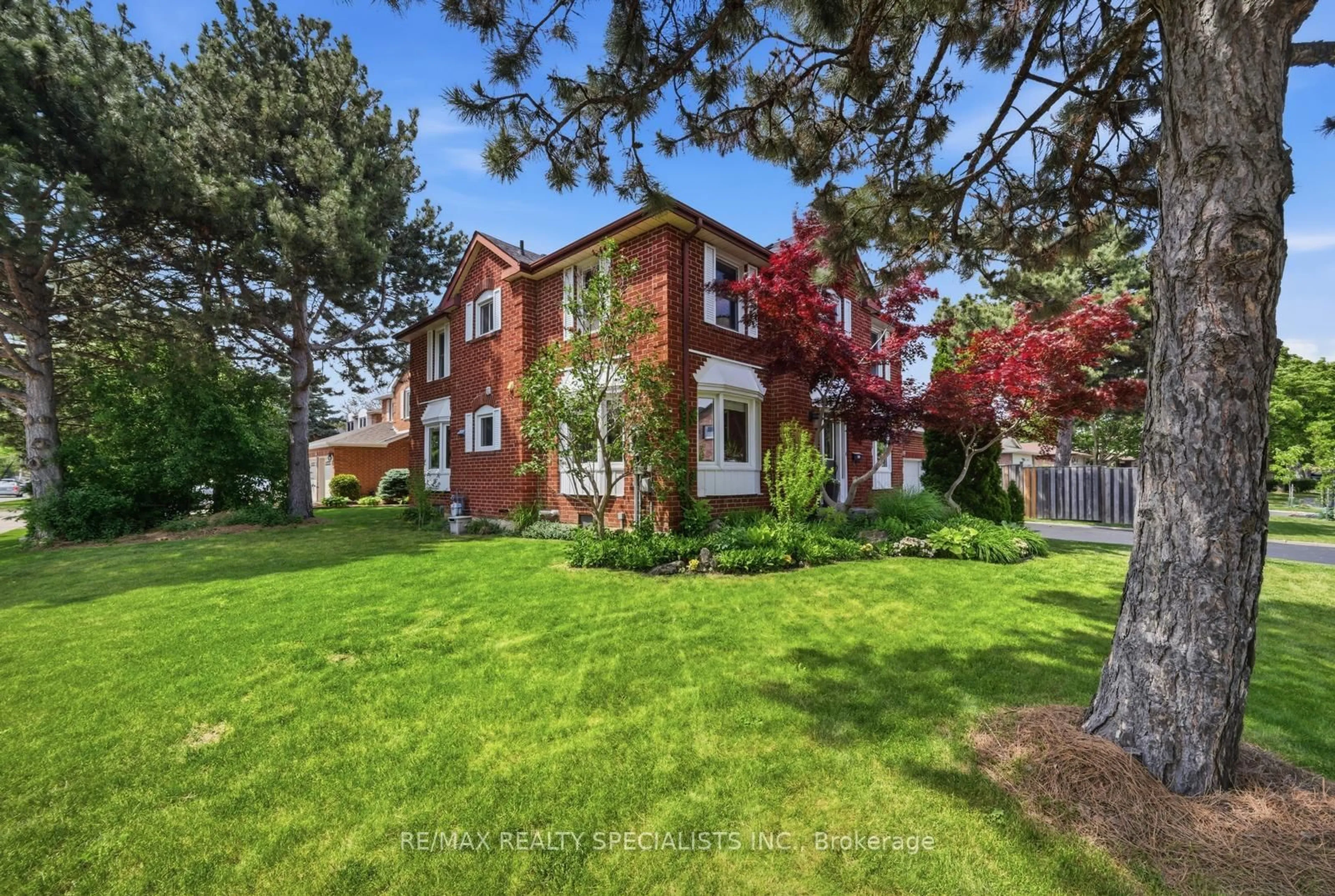 Home with brick exterior material, street for 3051 Plum Tree Crt, Mississauga Ontario L5N 4X6