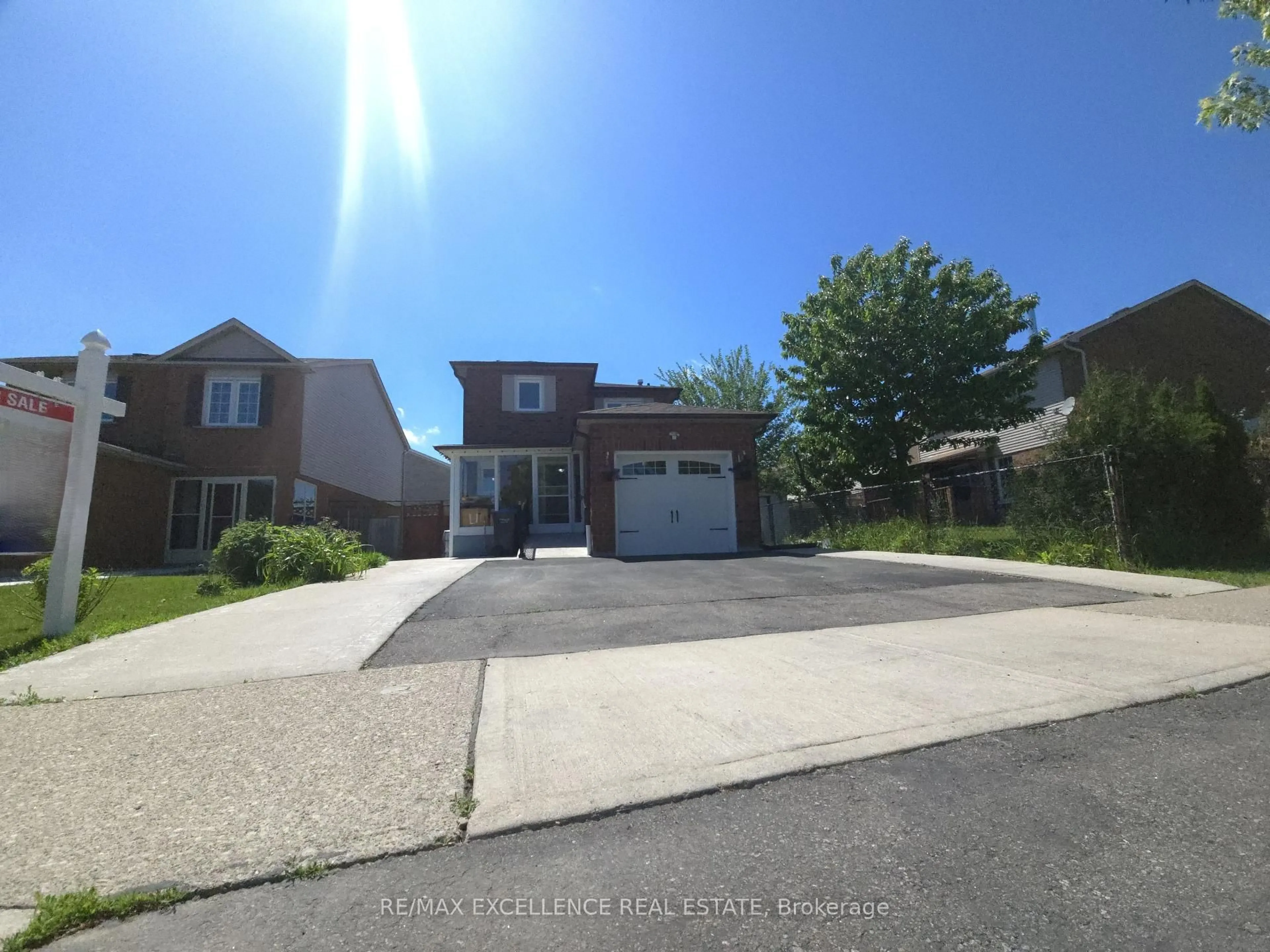A pic from outside/outdoor area/front of a property/back of a property/a pic from drone, street for 6 Stalbridge Ave, Brampton Ontario L6Y 4H1