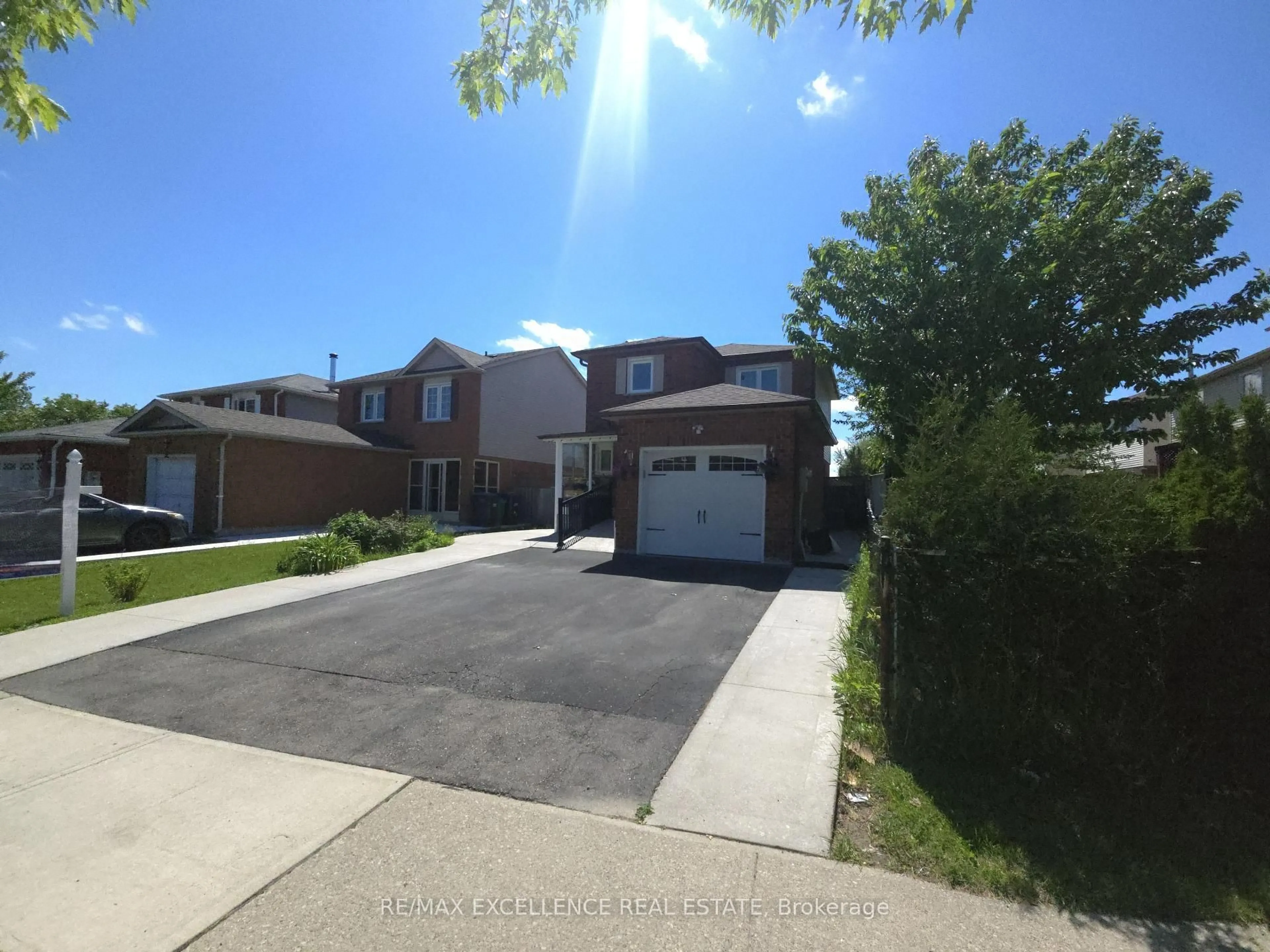 A pic from outside/outdoor area/front of a property/back of a property/a pic from drone, street for 6 Stalbridge Ave, Brampton Ontario L6Y 4H1