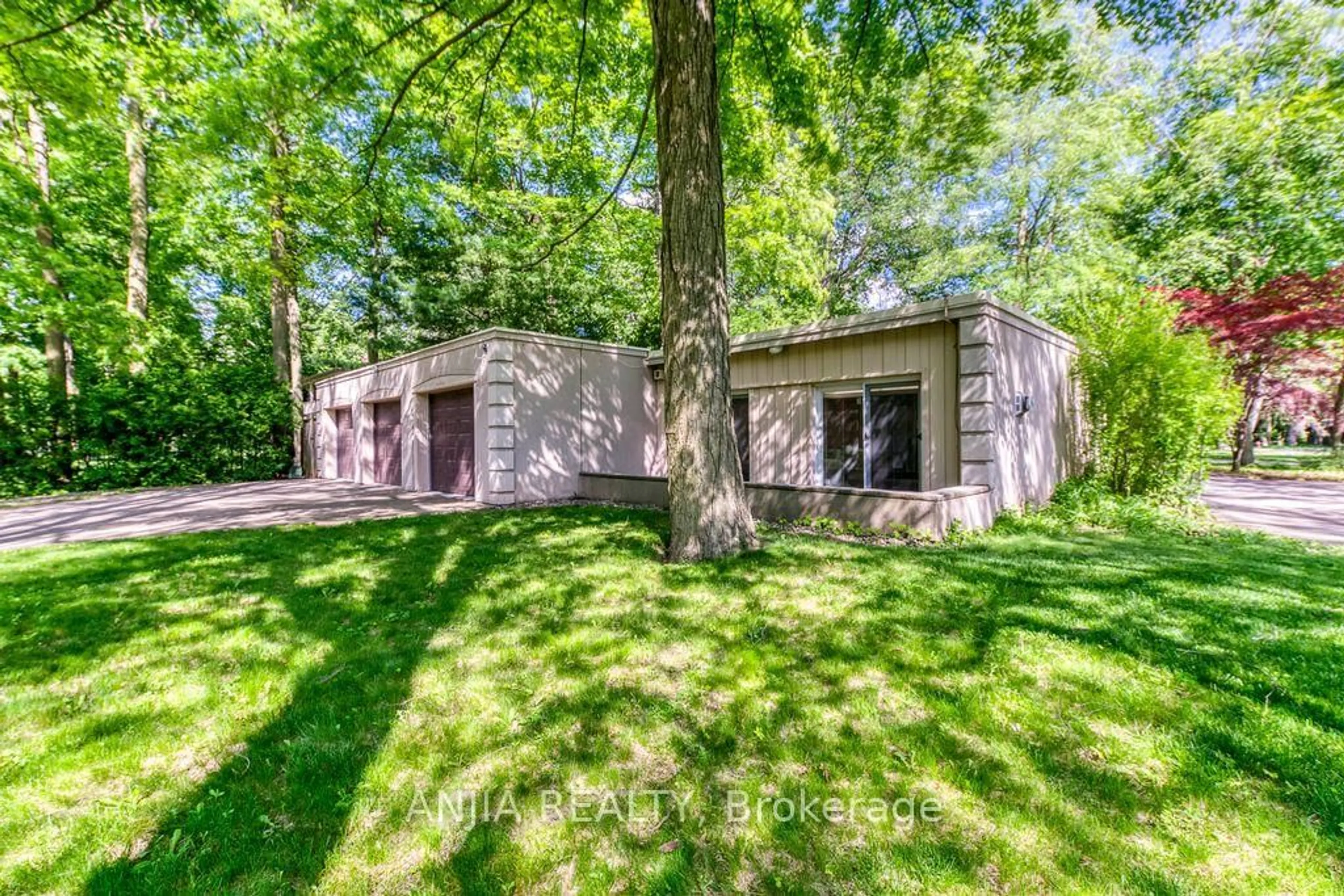 Unknown for 2419 Lionheart Cres, Mississauga Ontario L5K 1S4