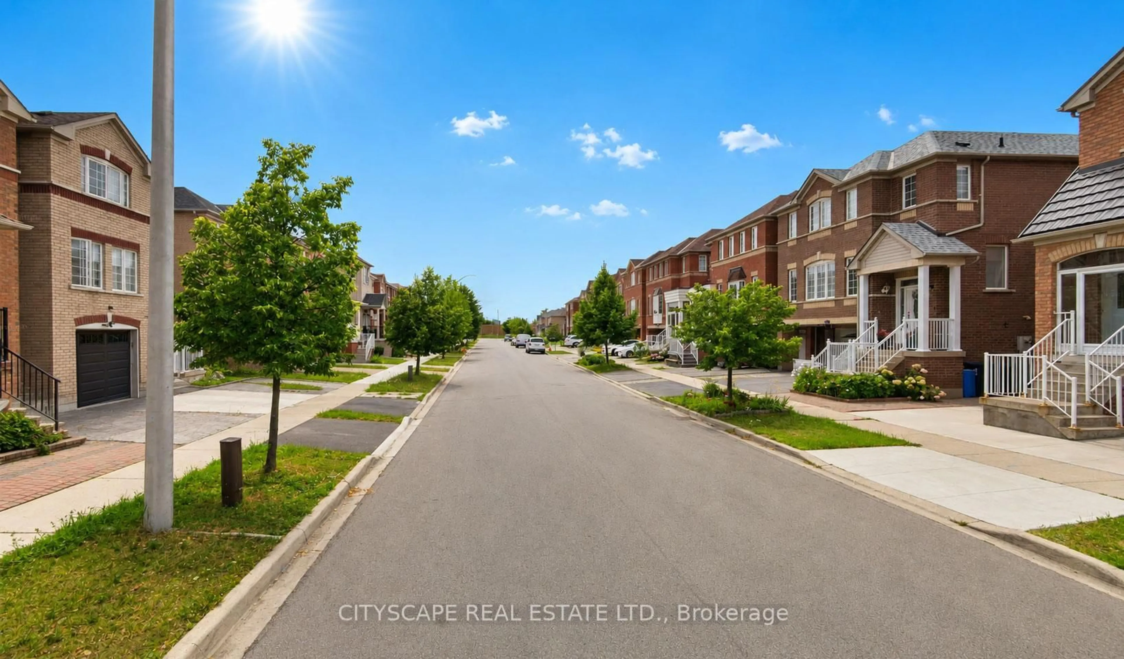 A pic from outside/outdoor area/front of a property/back of a property/a pic from drone, street for 29 Centrepark Dr, Toronto Ontario M6M 5K3